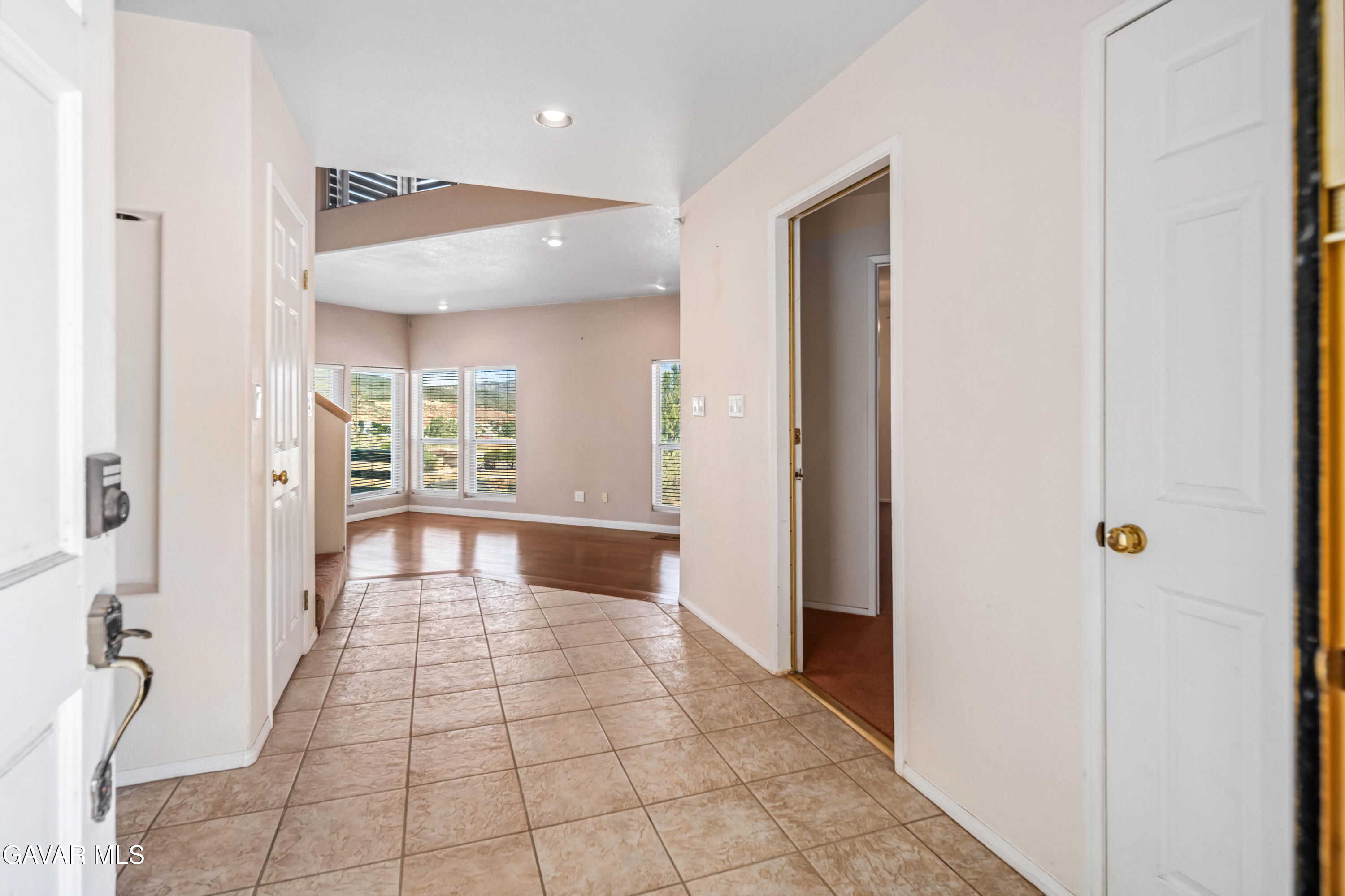 14738 Flintstone Drive Property Photo 4