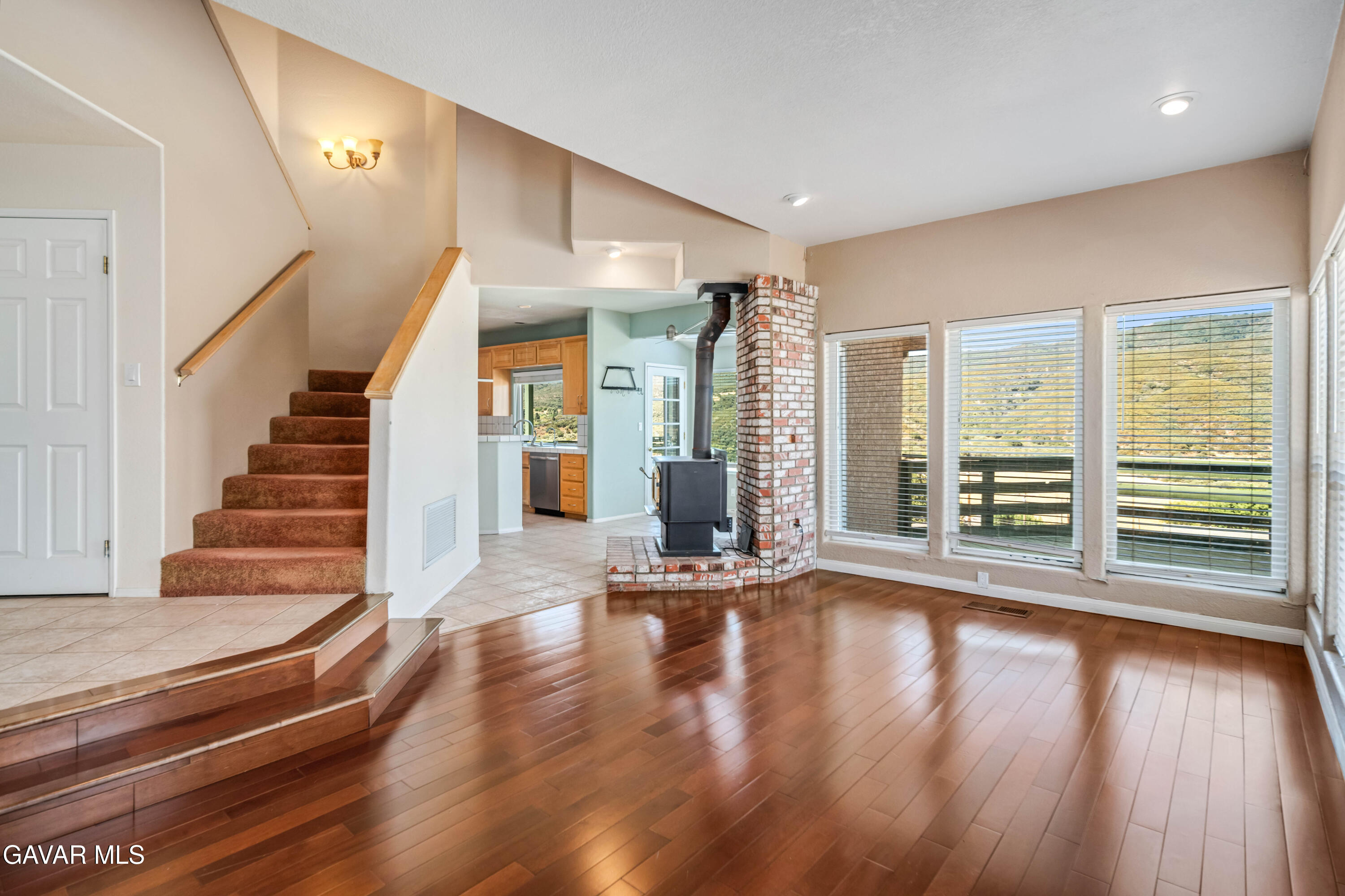 14738 Flintstone Drive Property Photo 6