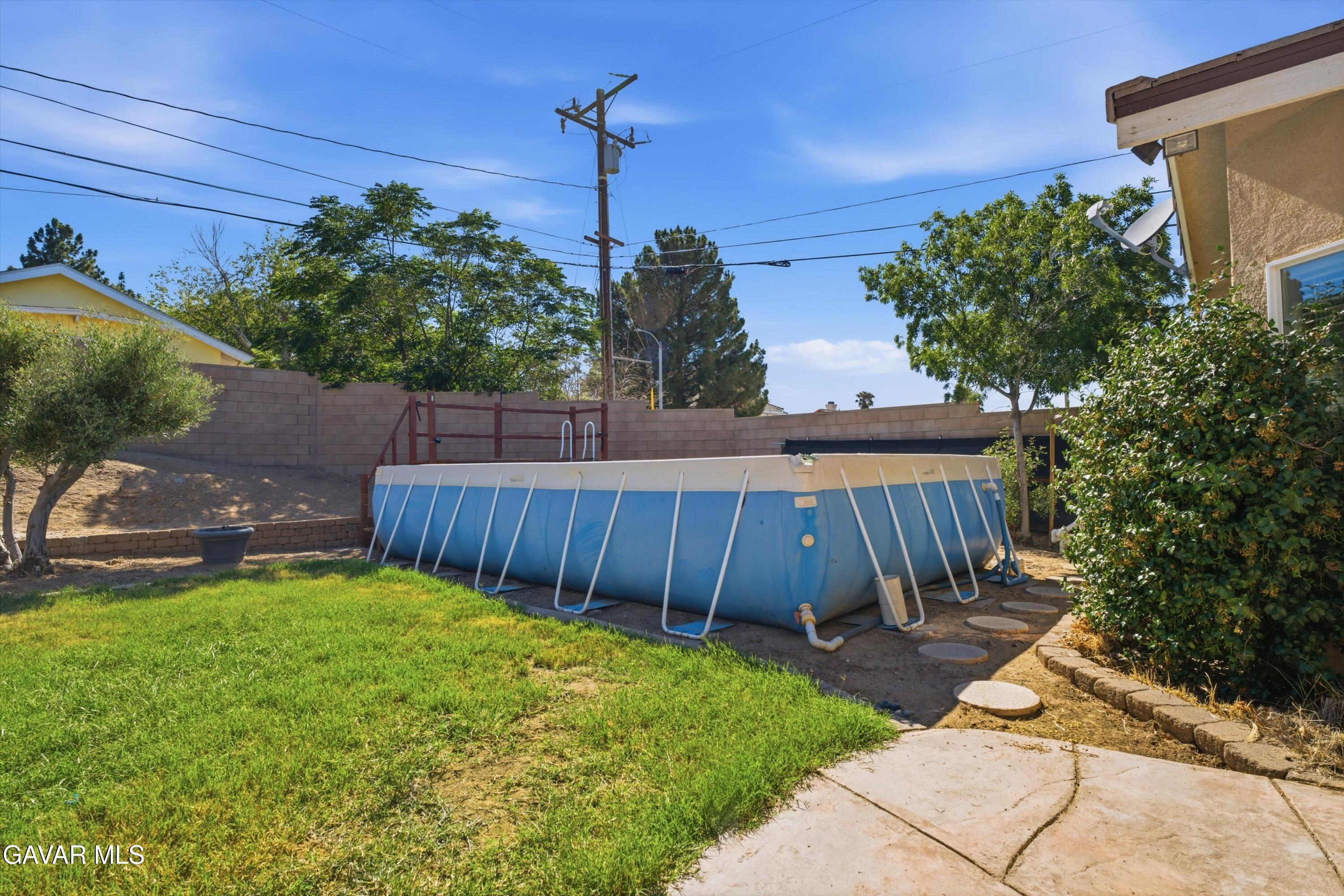 42165 Silver Puffs Drive Property Photo 8