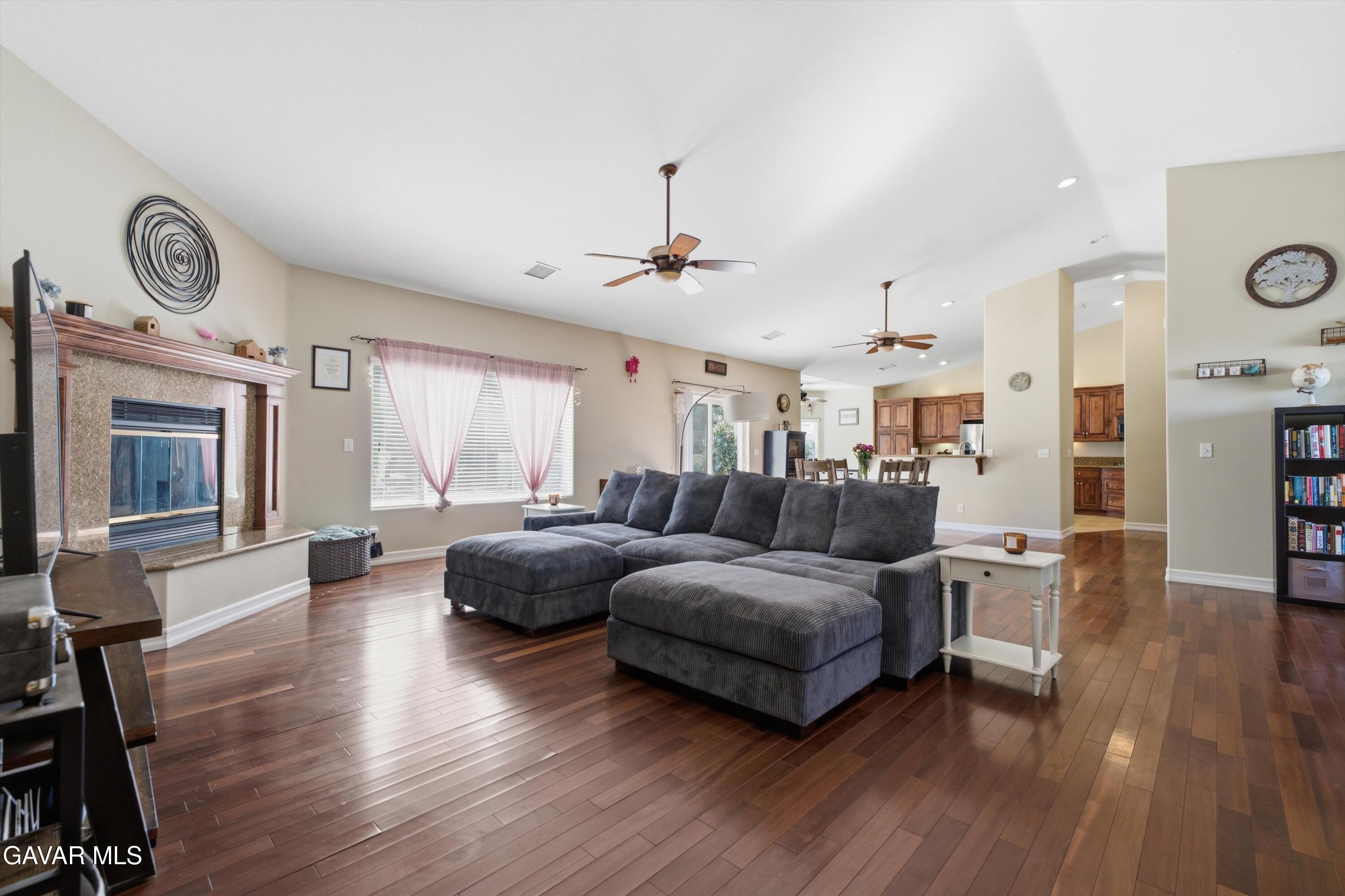 42165 Silver Puffs Drive Property Photo 11