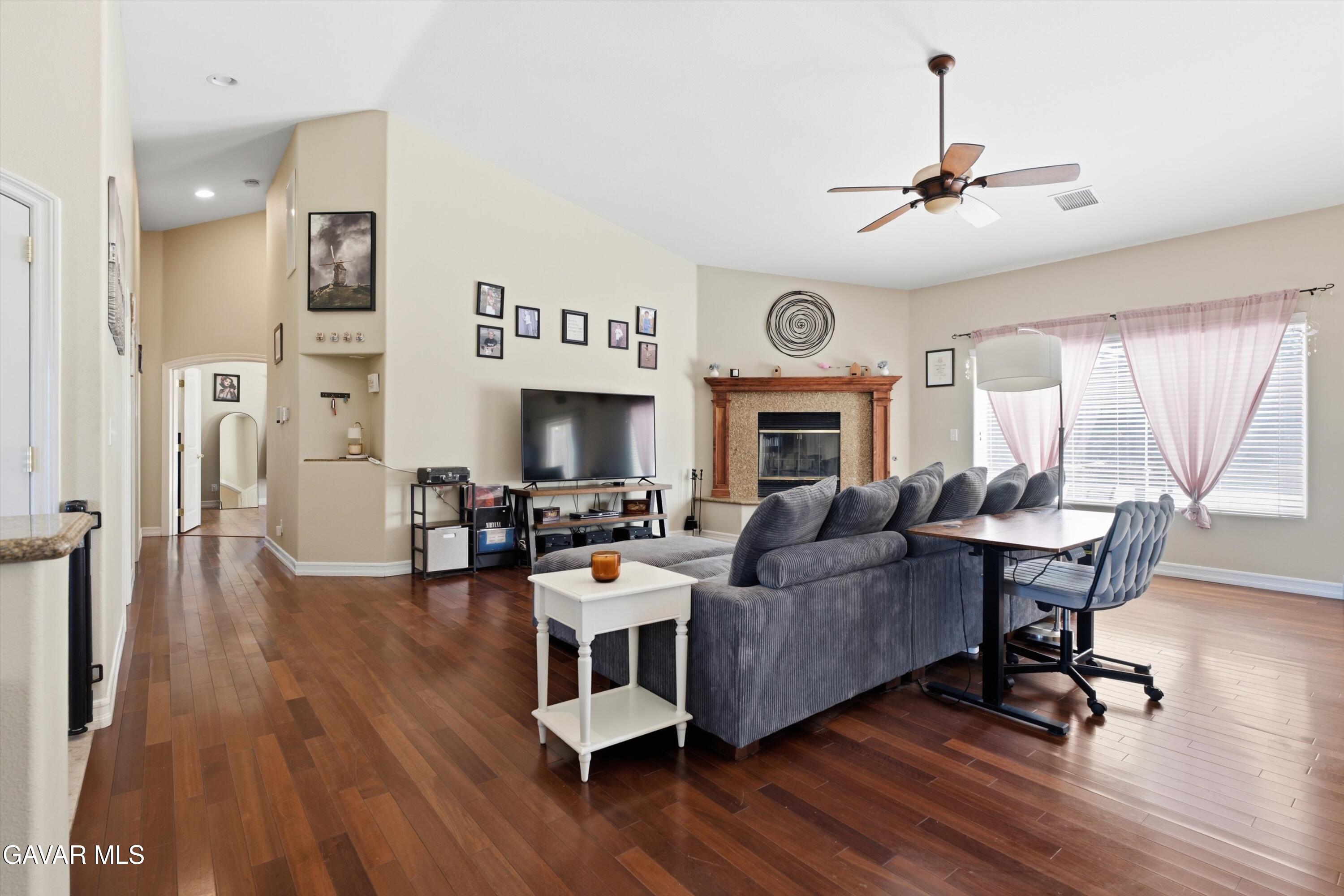42165 Silver Puffs Drive Property Photo 13