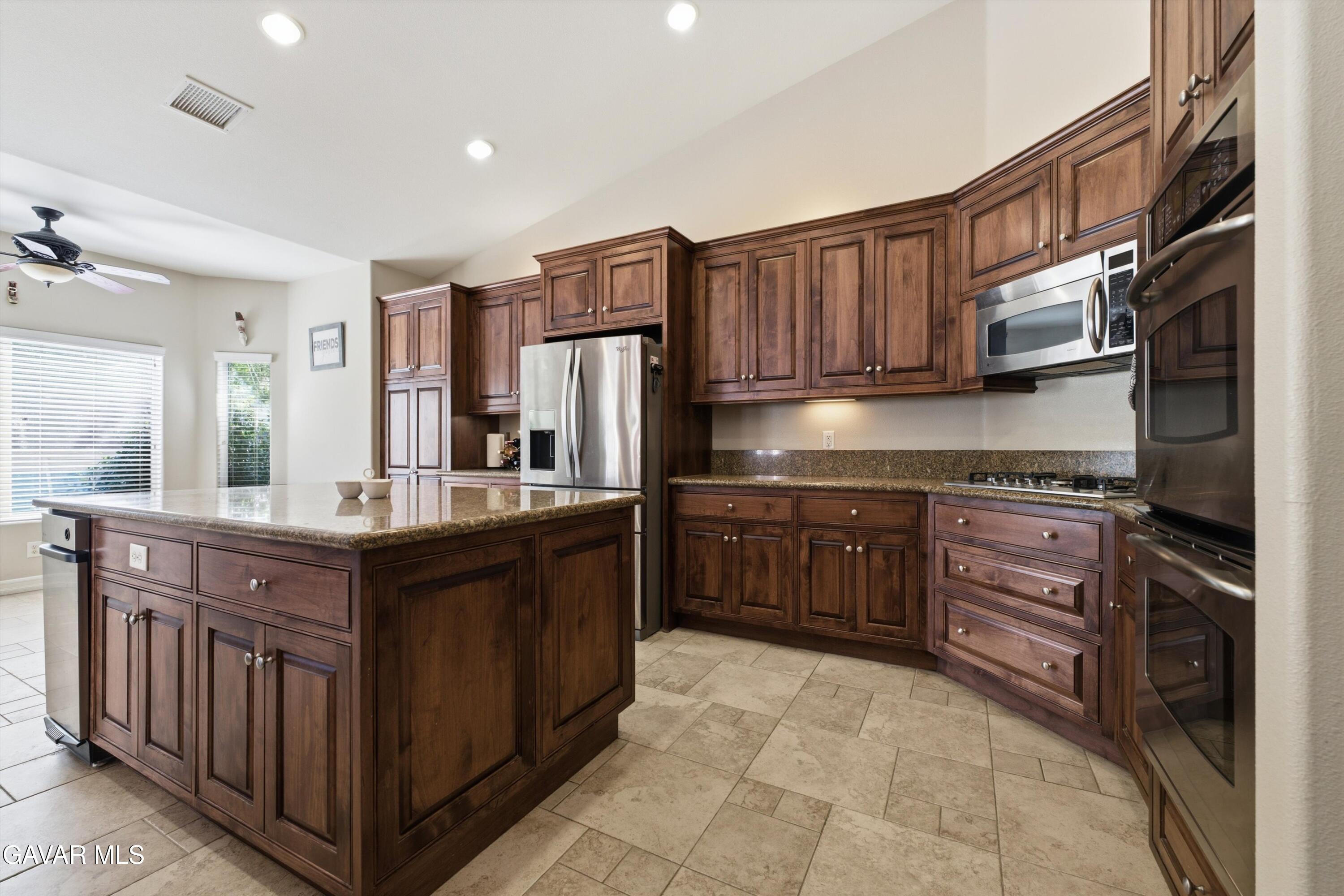 42165 Silver Puffs Drive Property Photo 15