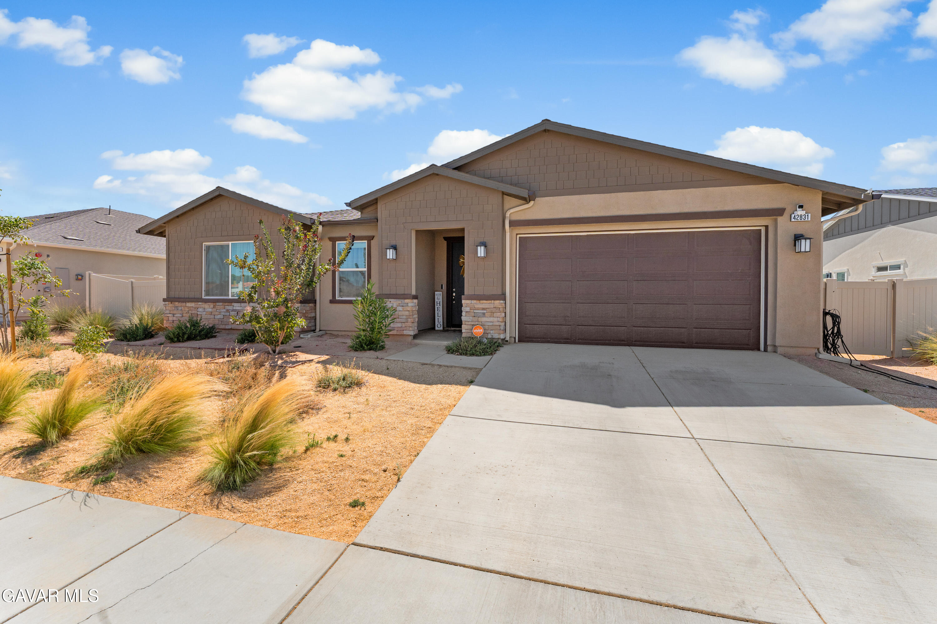 42831 Coronet Drive Property Photo 3