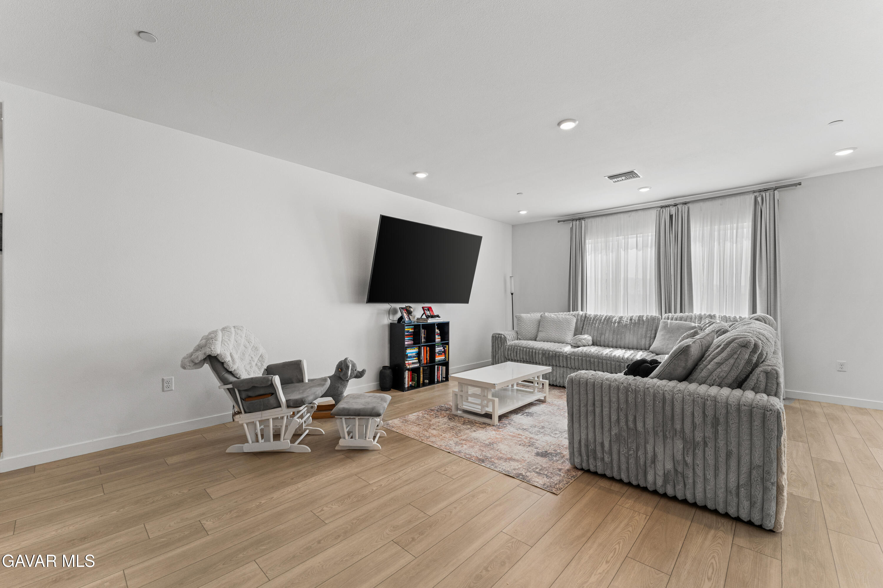 42831 Coronet Drive Property Photo 6