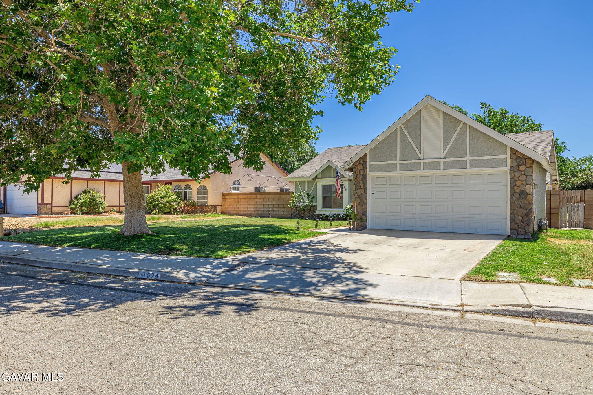 524 E Ivyton Street Property Photo 4