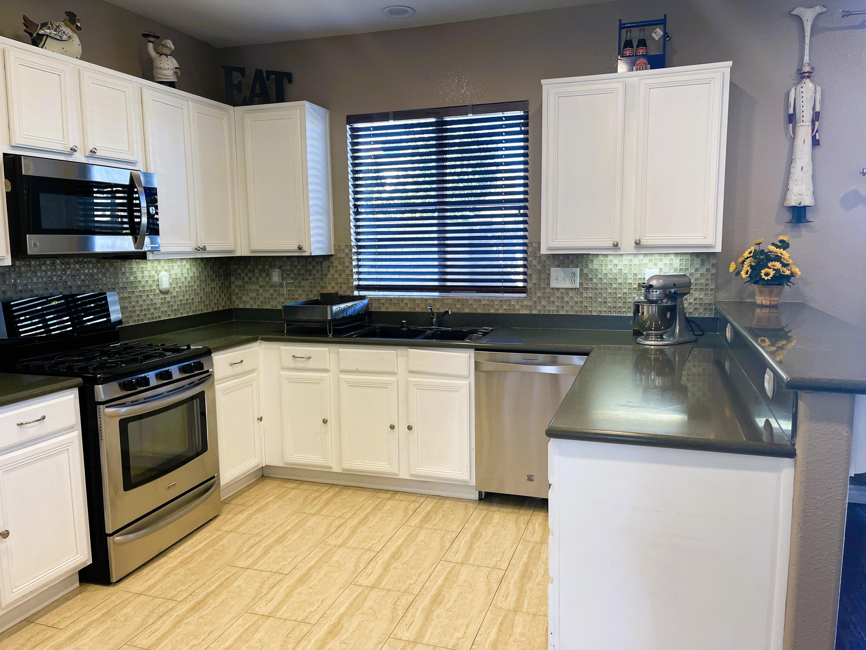 37701 Tamarind Court Property Photo 4