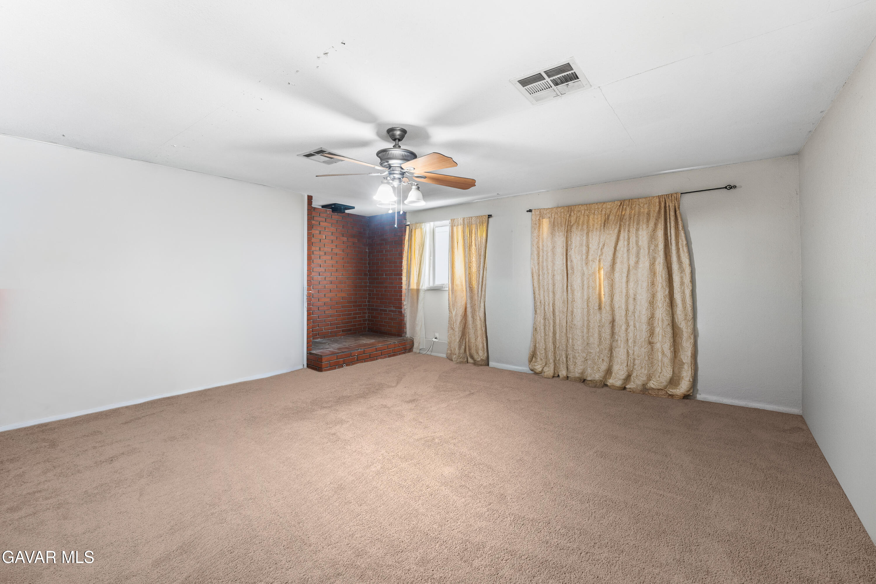 44449 Loneoak Avenue Property Photo 30