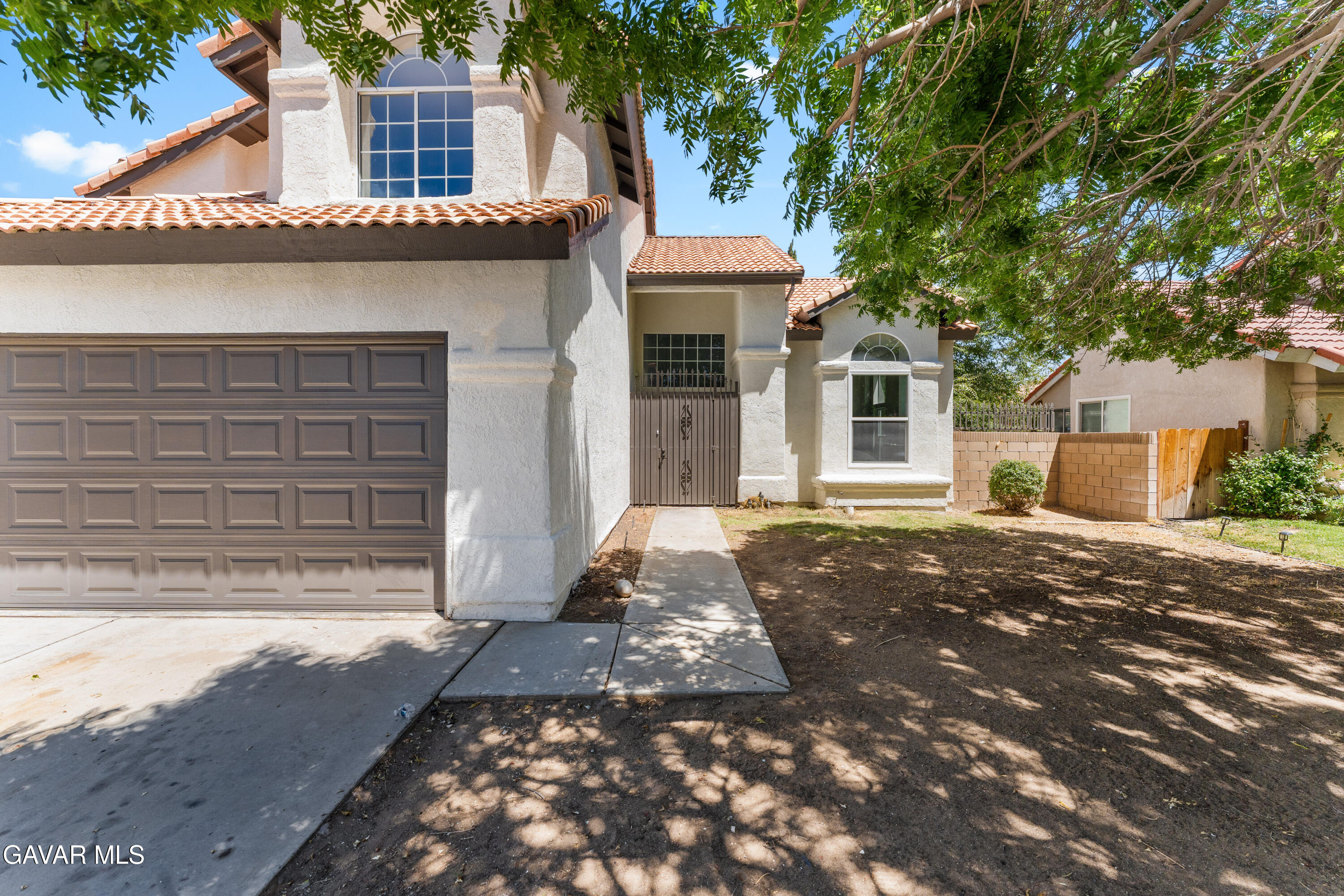 709 E Whitlatch Drive Property Photo 1