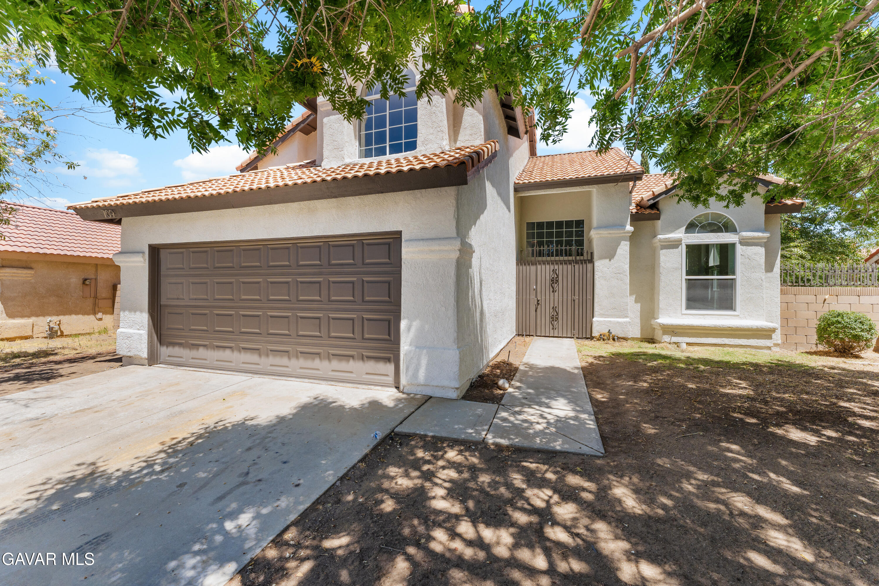 709 E Whitlatch Drive Property Photo 4