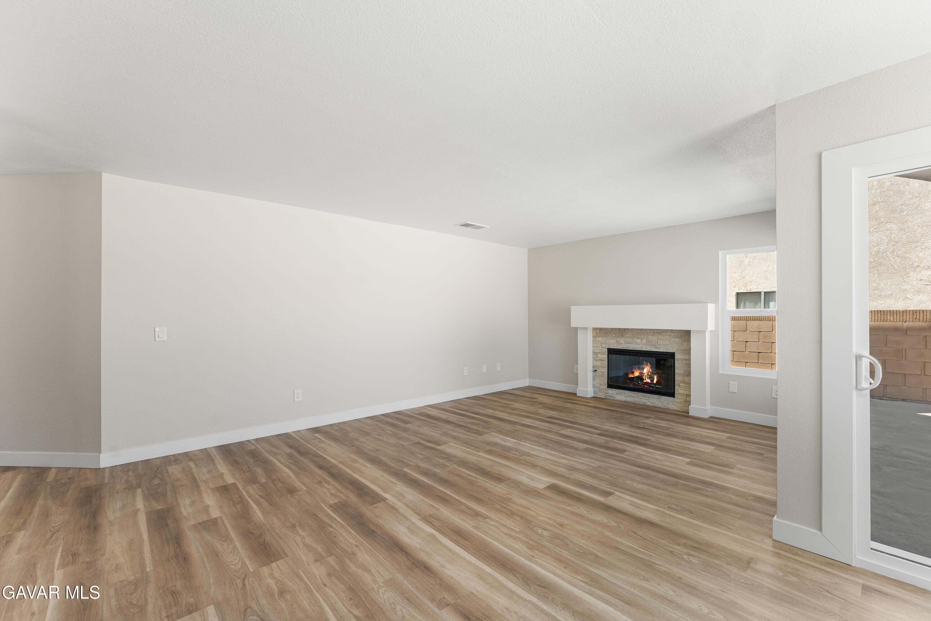 709 E Whitlatch Drive Property Photo 11