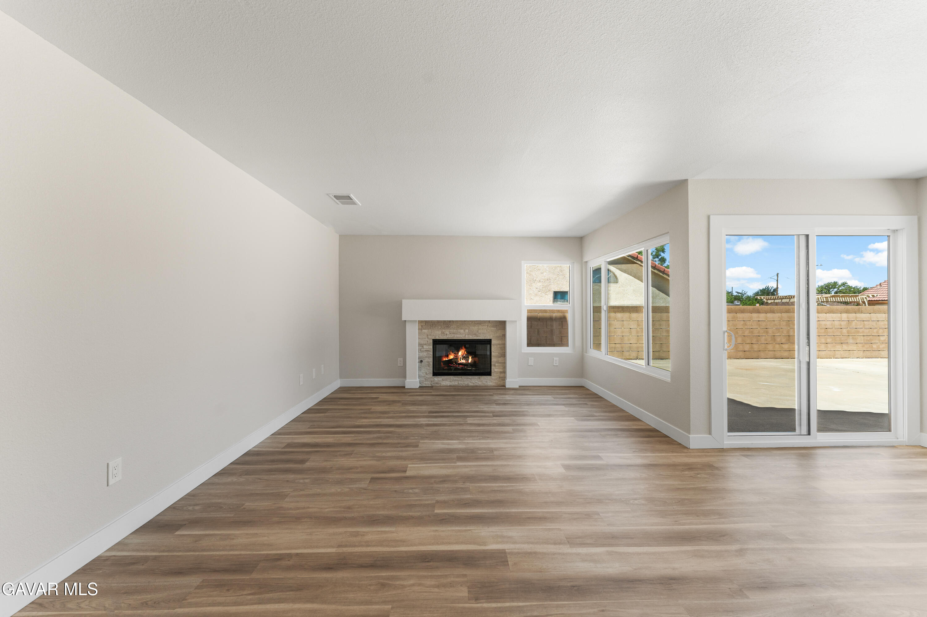 709 E Whitlatch Drive Property Photo 12