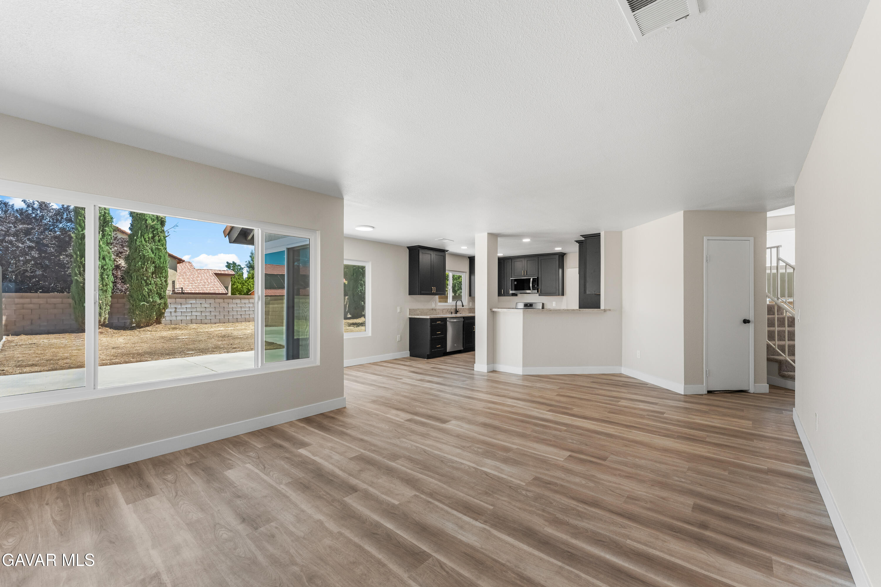 709 E Whitlatch Drive Property Photo 14