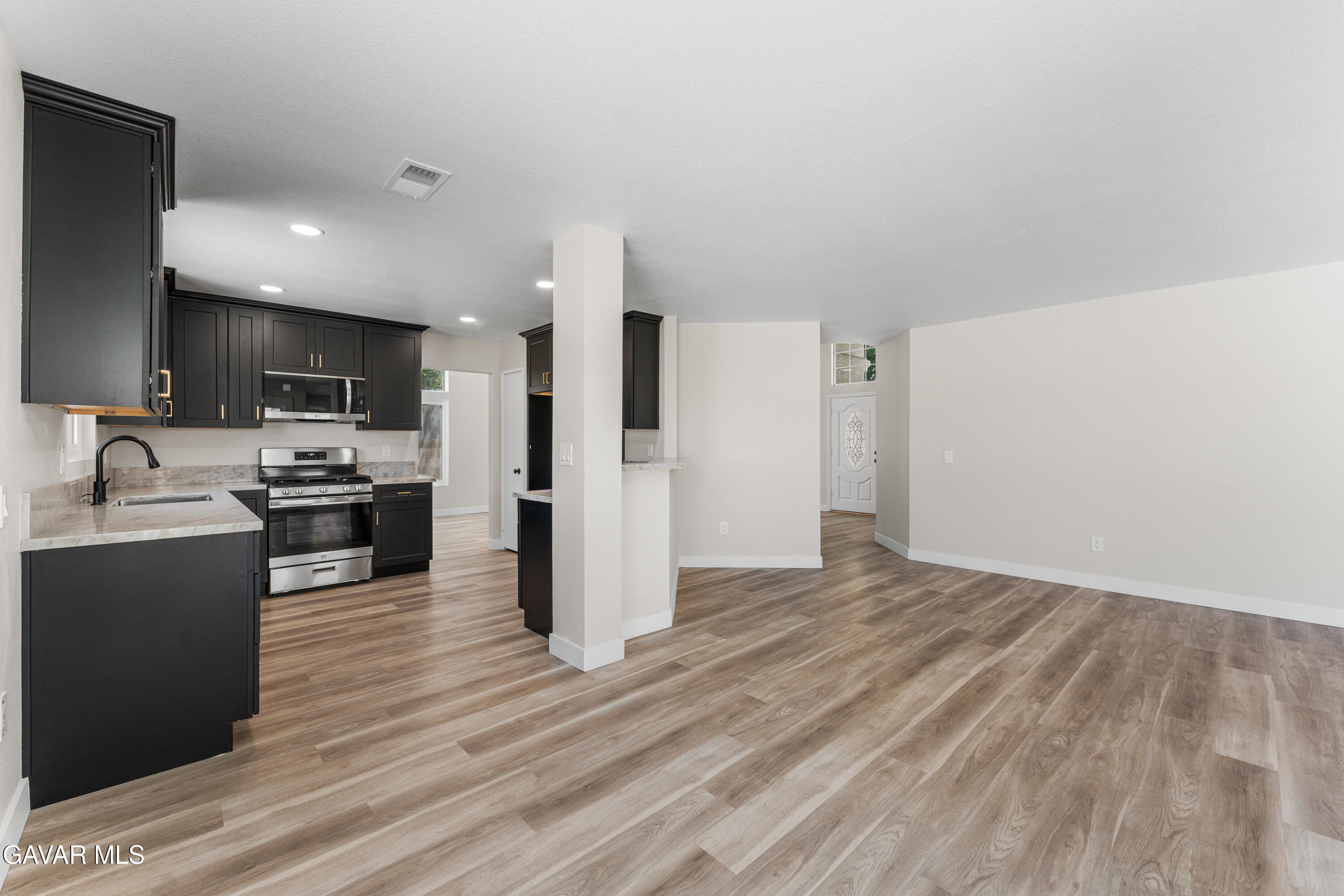 709 E Whitlatch Drive Property Photo 18