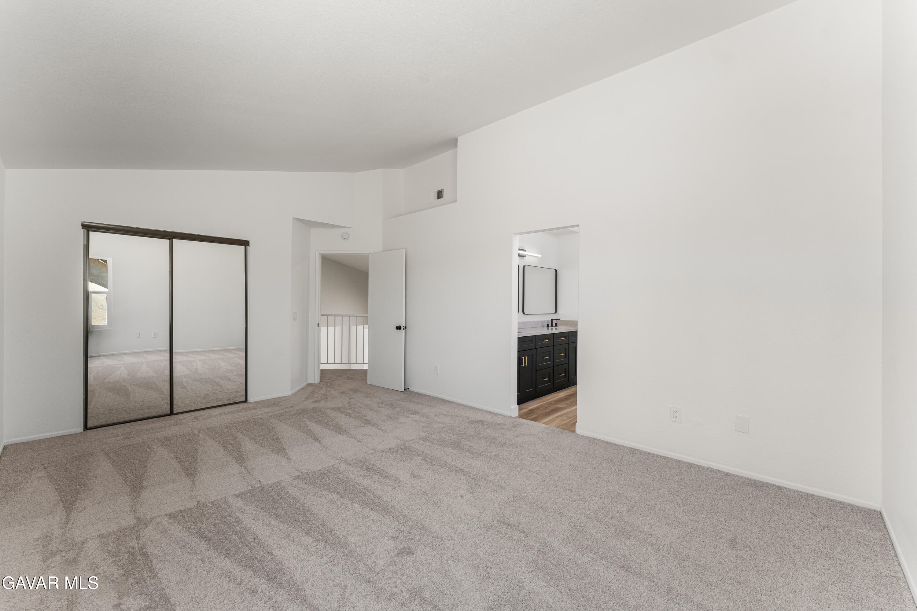 709 E Whitlatch Drive Property Photo 29