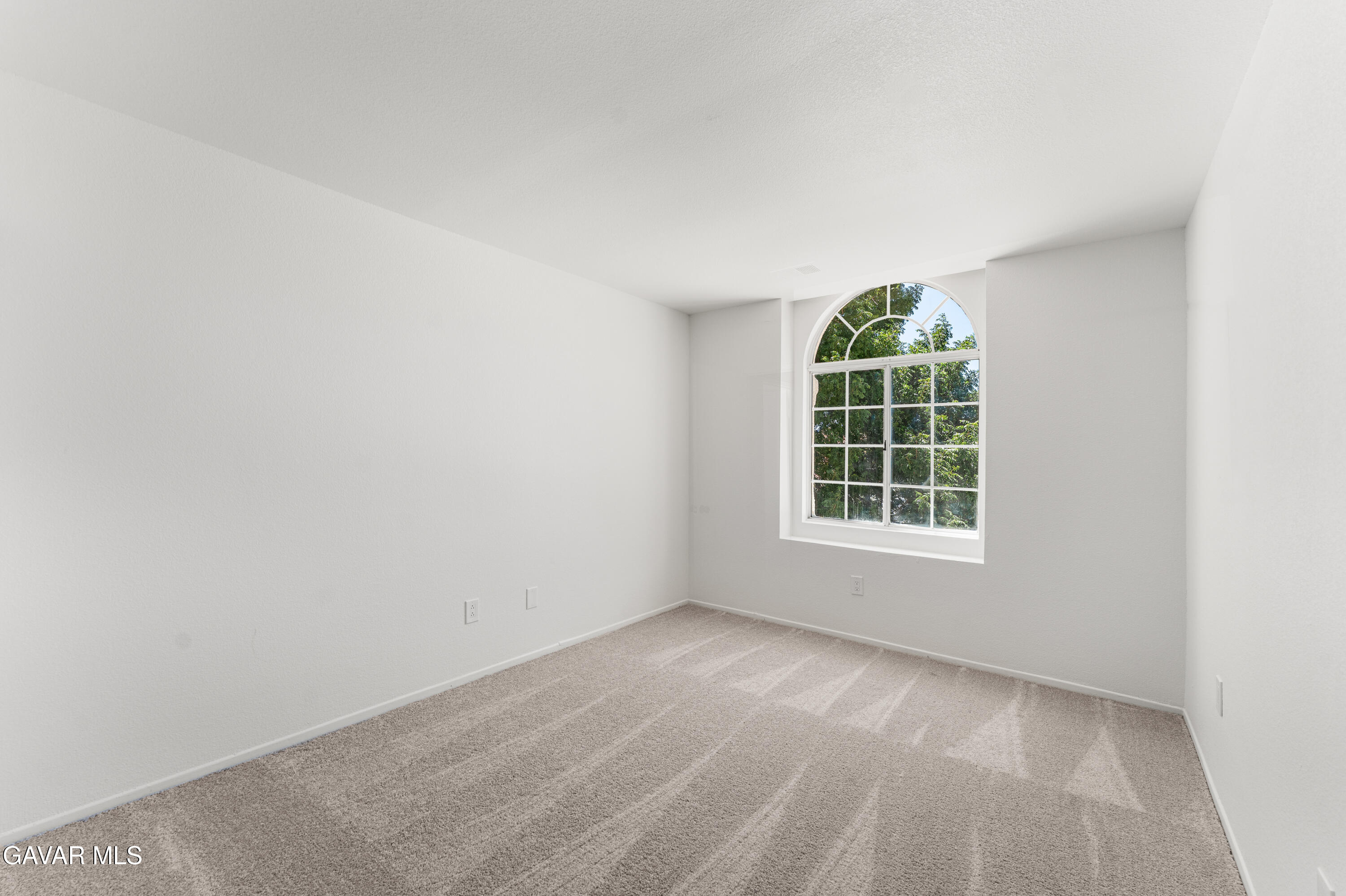 709 E Whitlatch Drive Property Photo 35