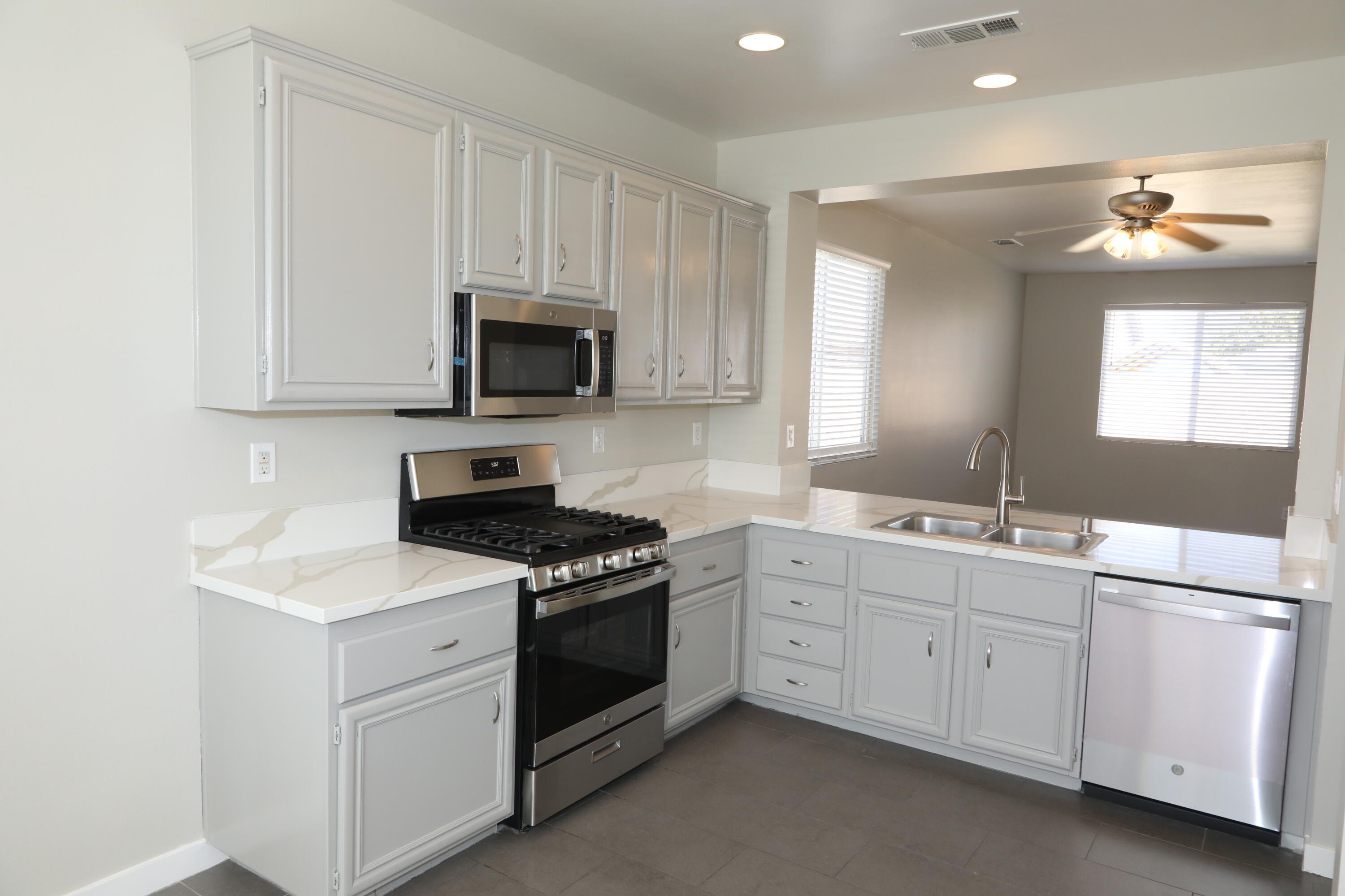 1559 W Avenue H4 Property Photo 2