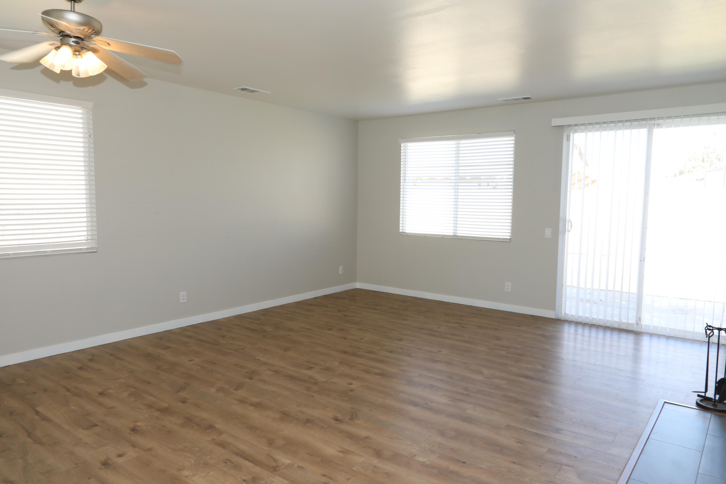 1559 W Avenue H4 Property Photo 4