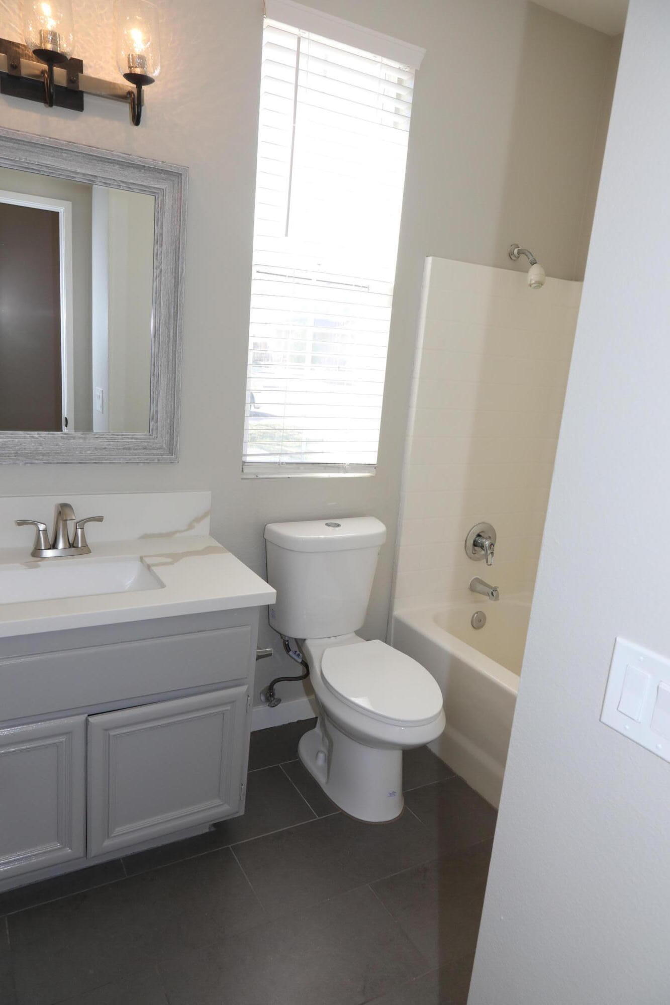 1559 W Avenue H4 Property Photo 9
