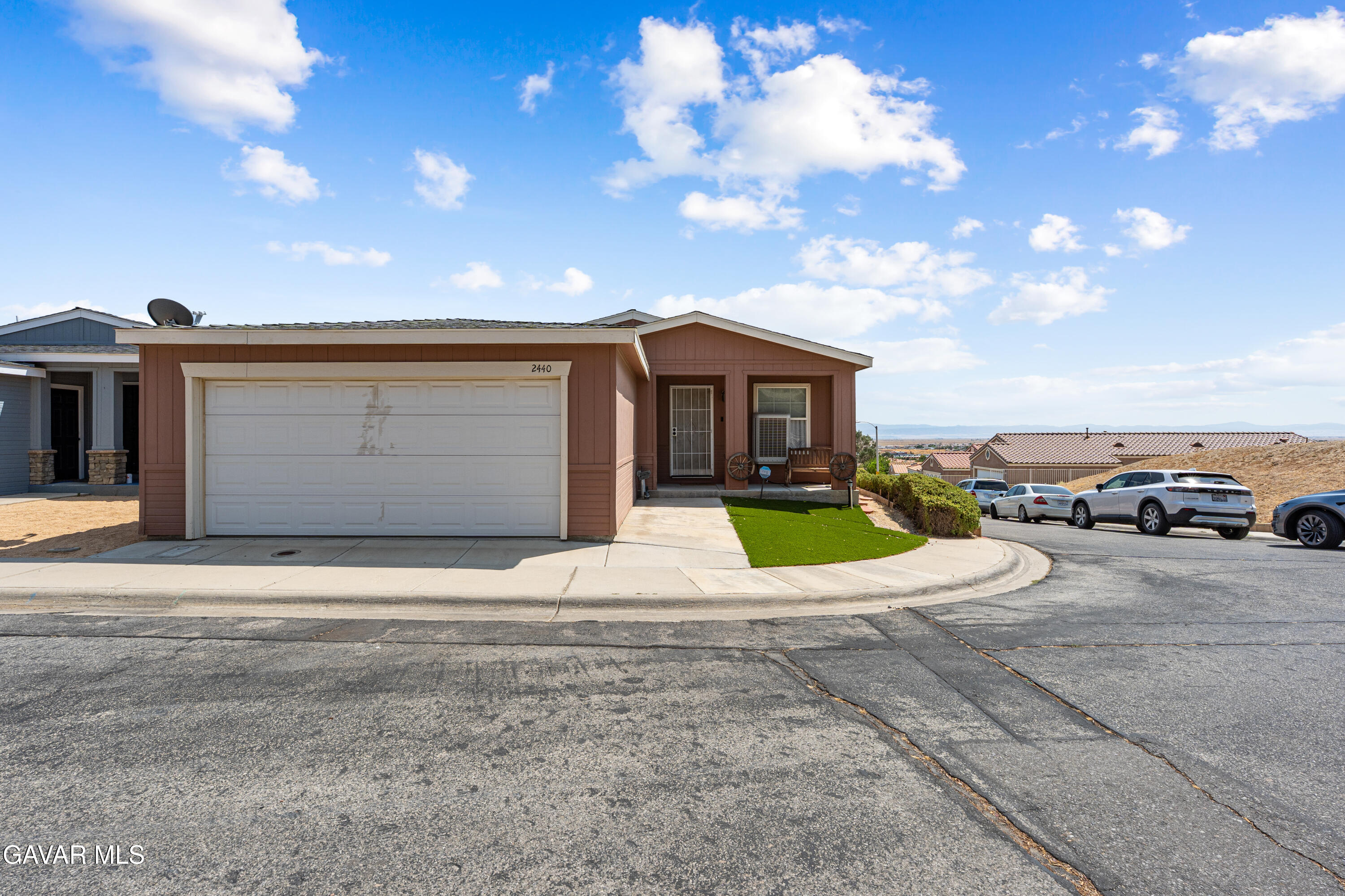 2440 Sunset Ridge Drive Property Photo 1