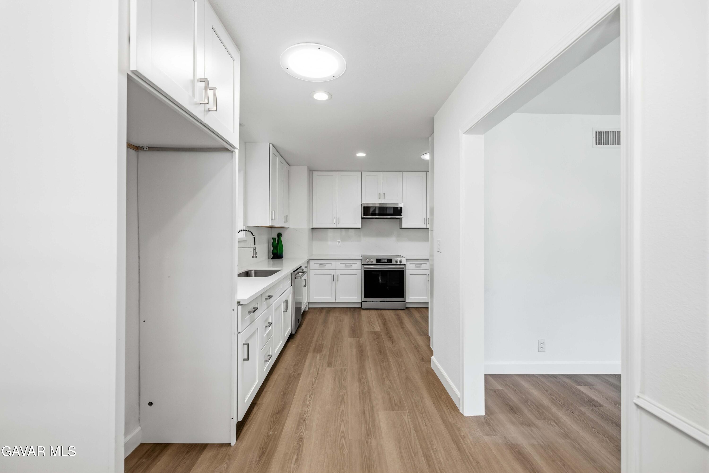16615 Tupper Street Property Photo 13