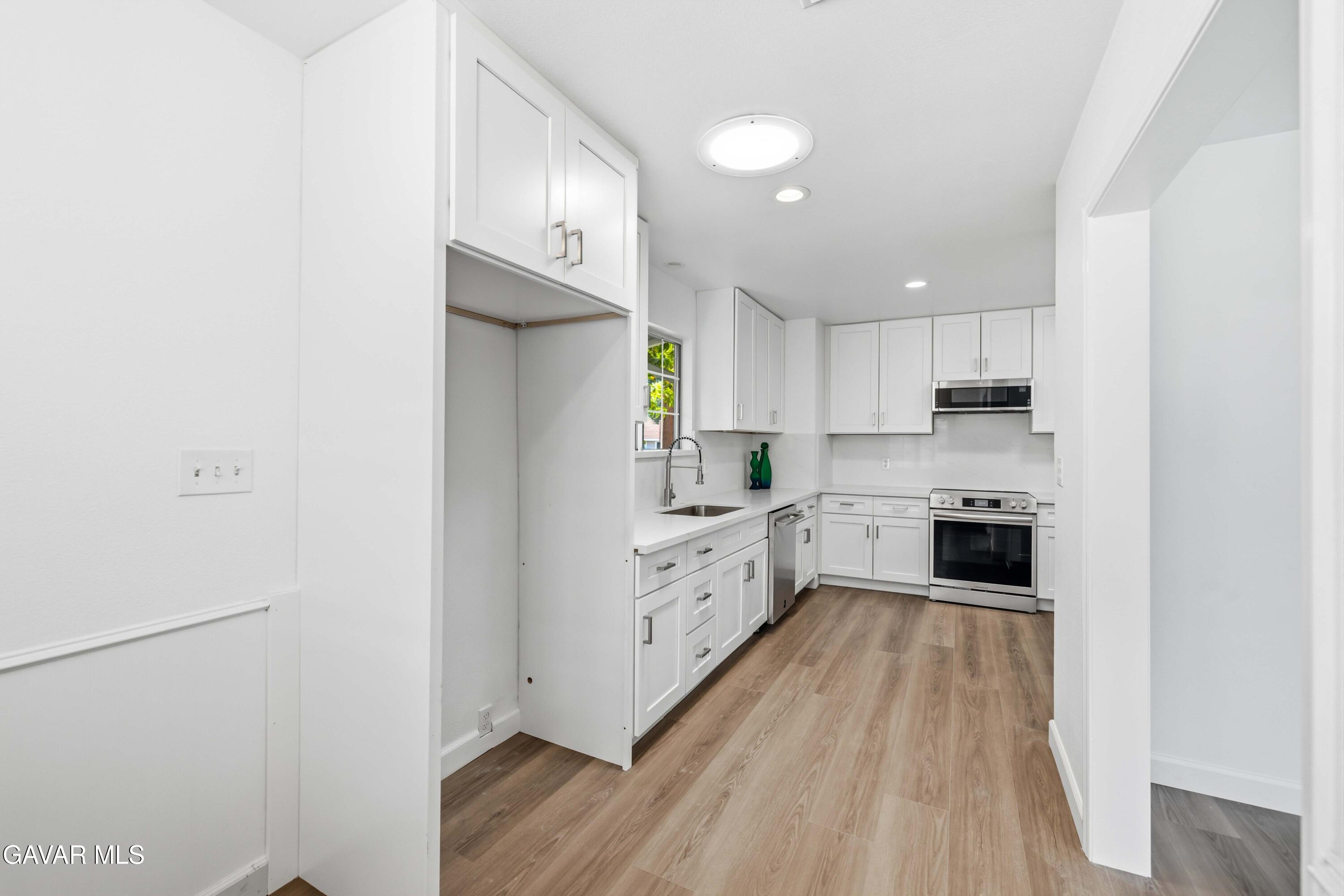 16615 Tupper Street Property Photo 14