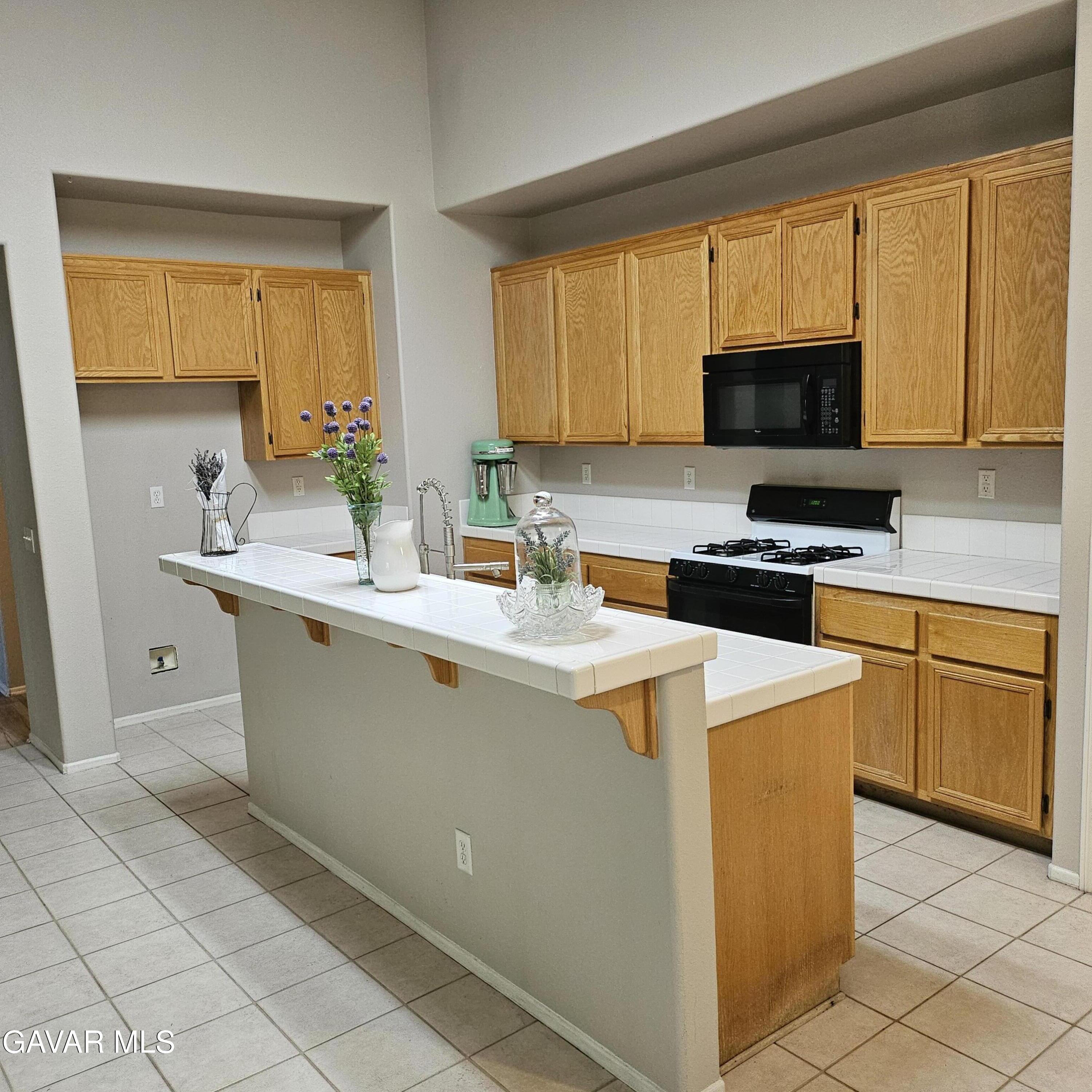 3422 Tamarisk Drive Property Photo 2