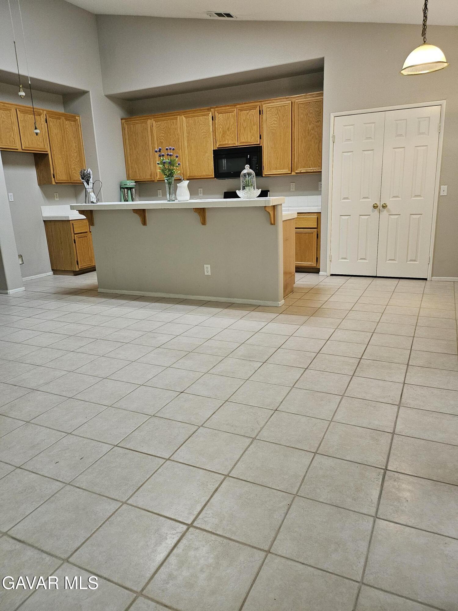 3422 Tamarisk Drive Property Photo 3