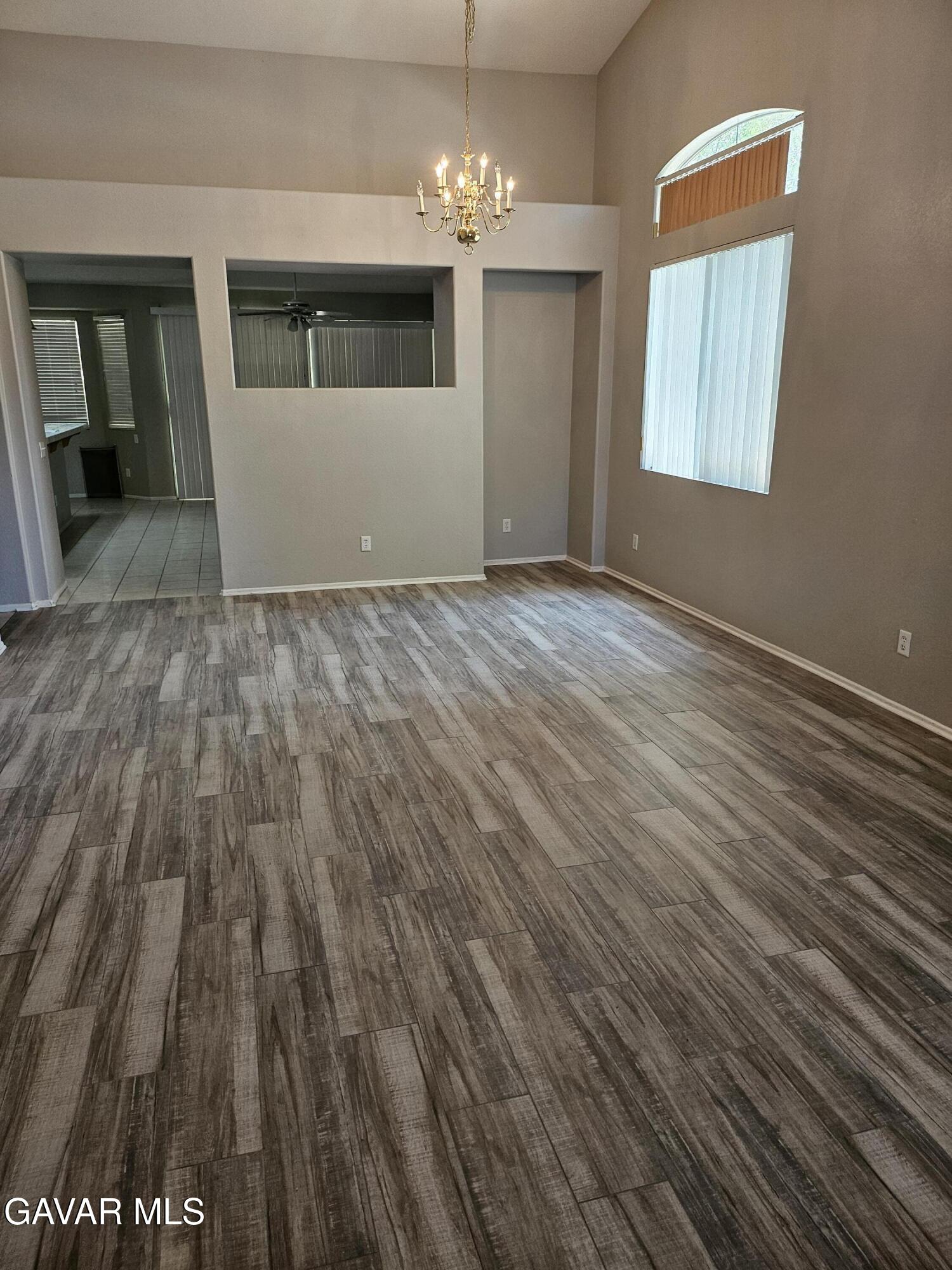 3422 Tamarisk Drive Property Photo 4