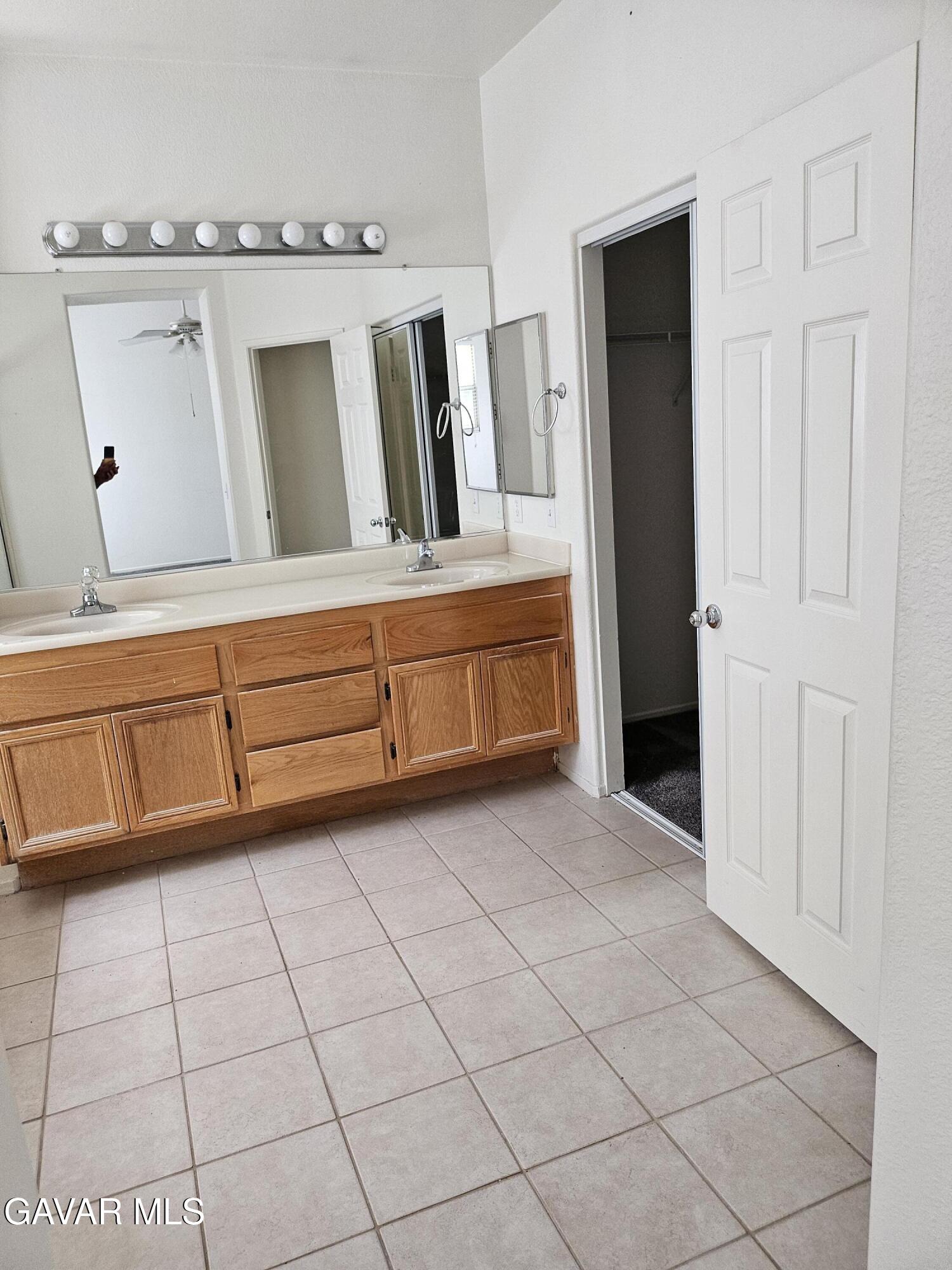 3422 Tamarisk Drive Property Photo 7