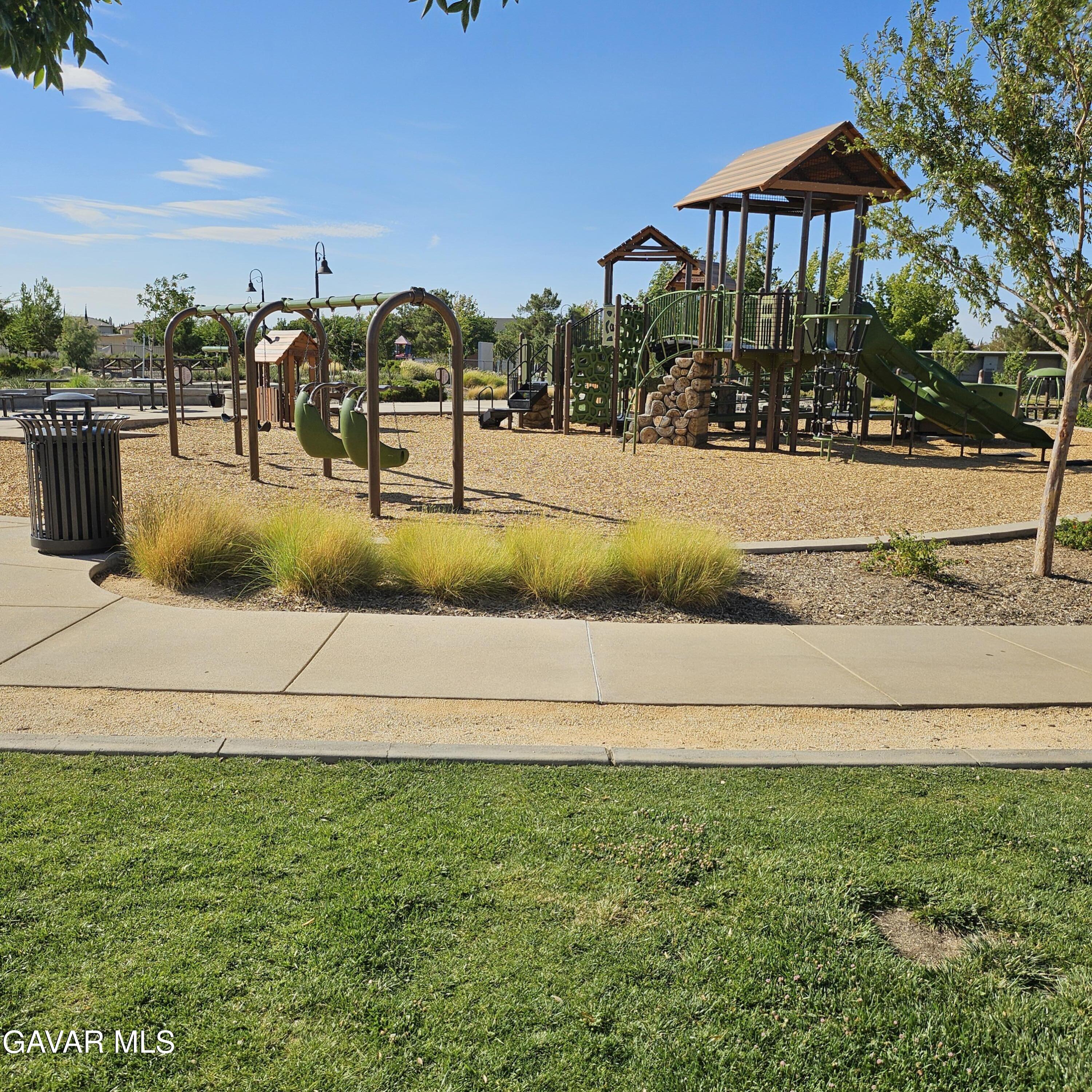 3422 Tamarisk Drive Property Photo 10