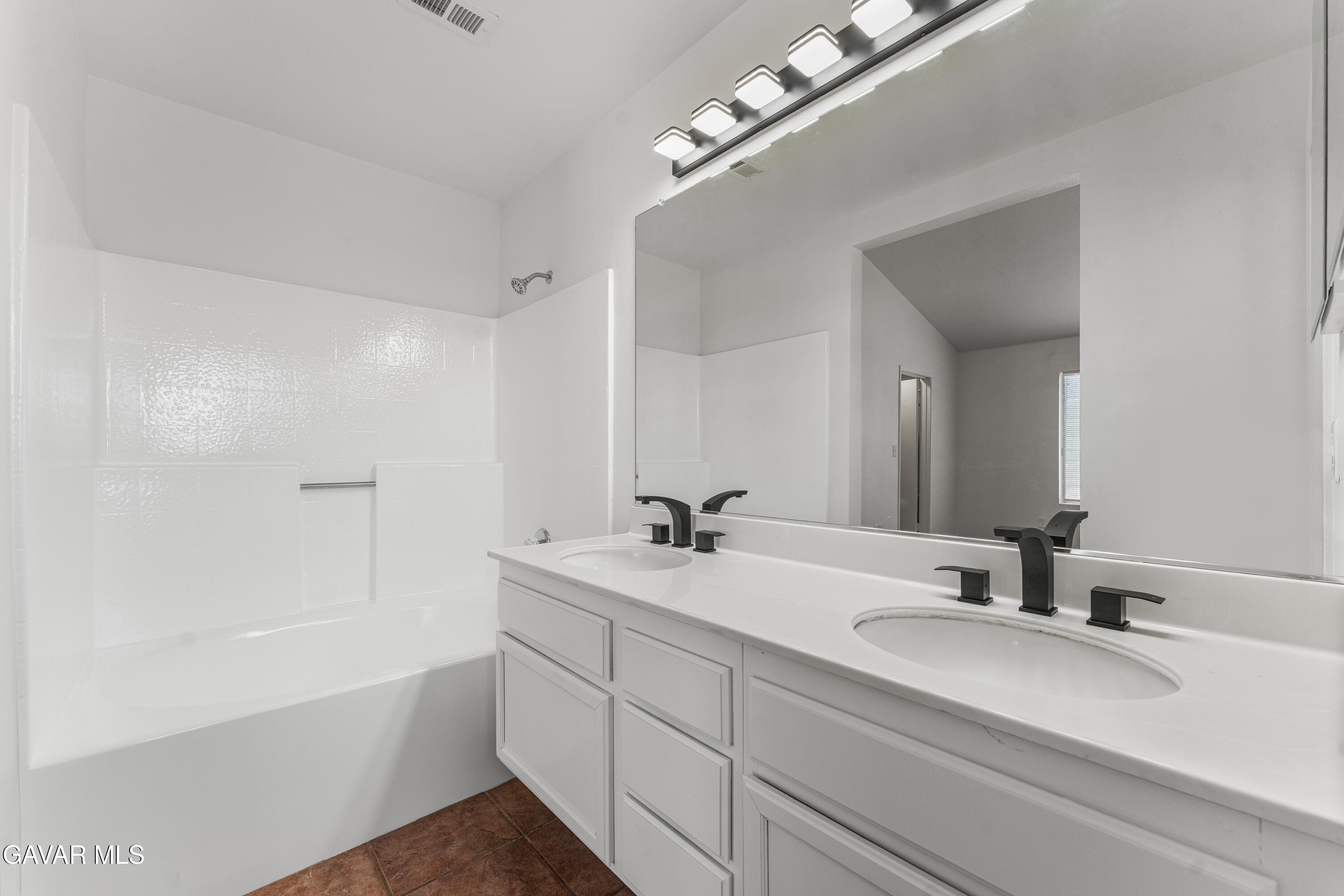 1000 Cloverdale Court Property Photo 27