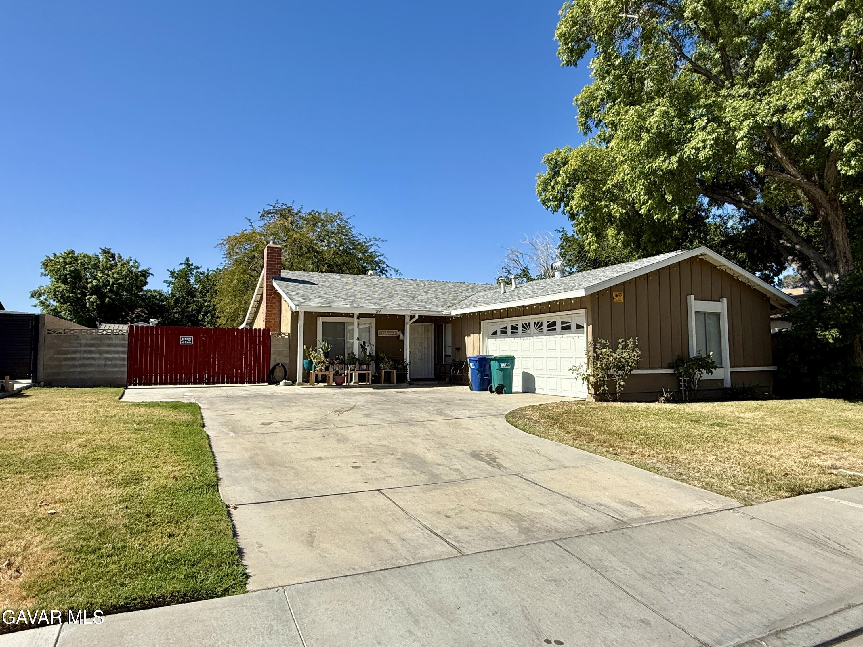 724 E Avenue J4 Property Photo 1
