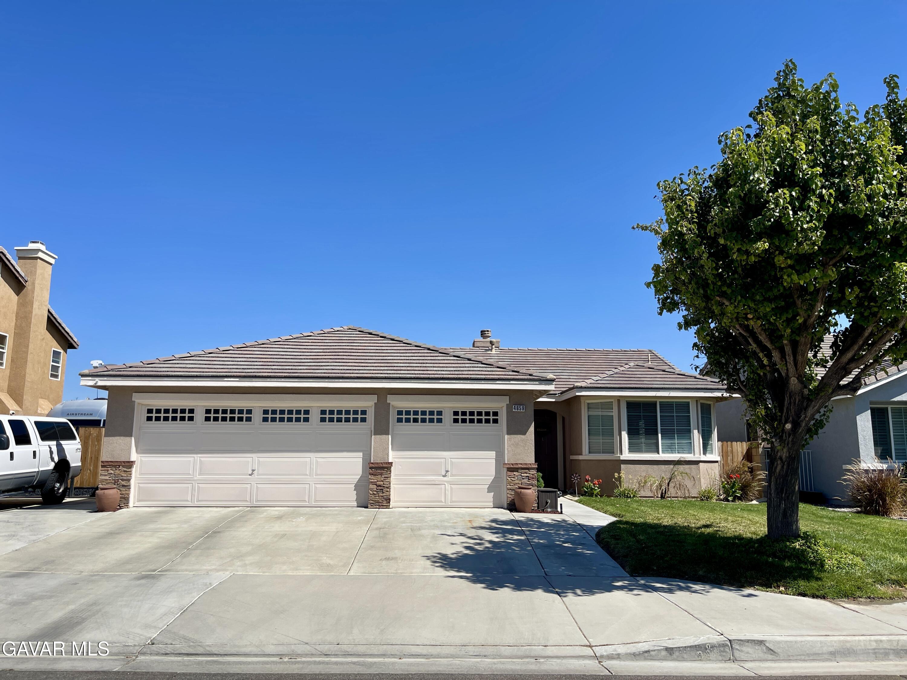 4659 W Avenue J4 Property Photo 1