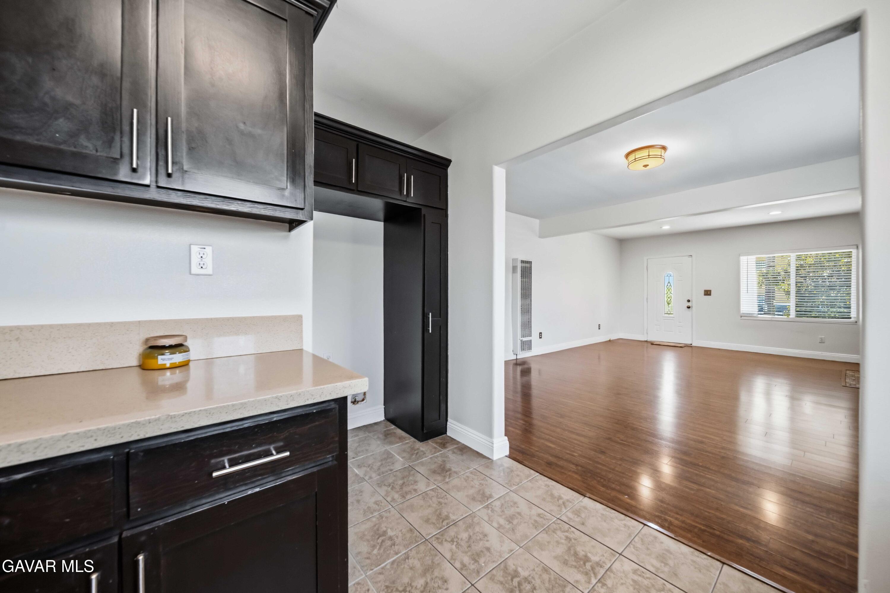 1319 E 75th Street Property Photo 4
