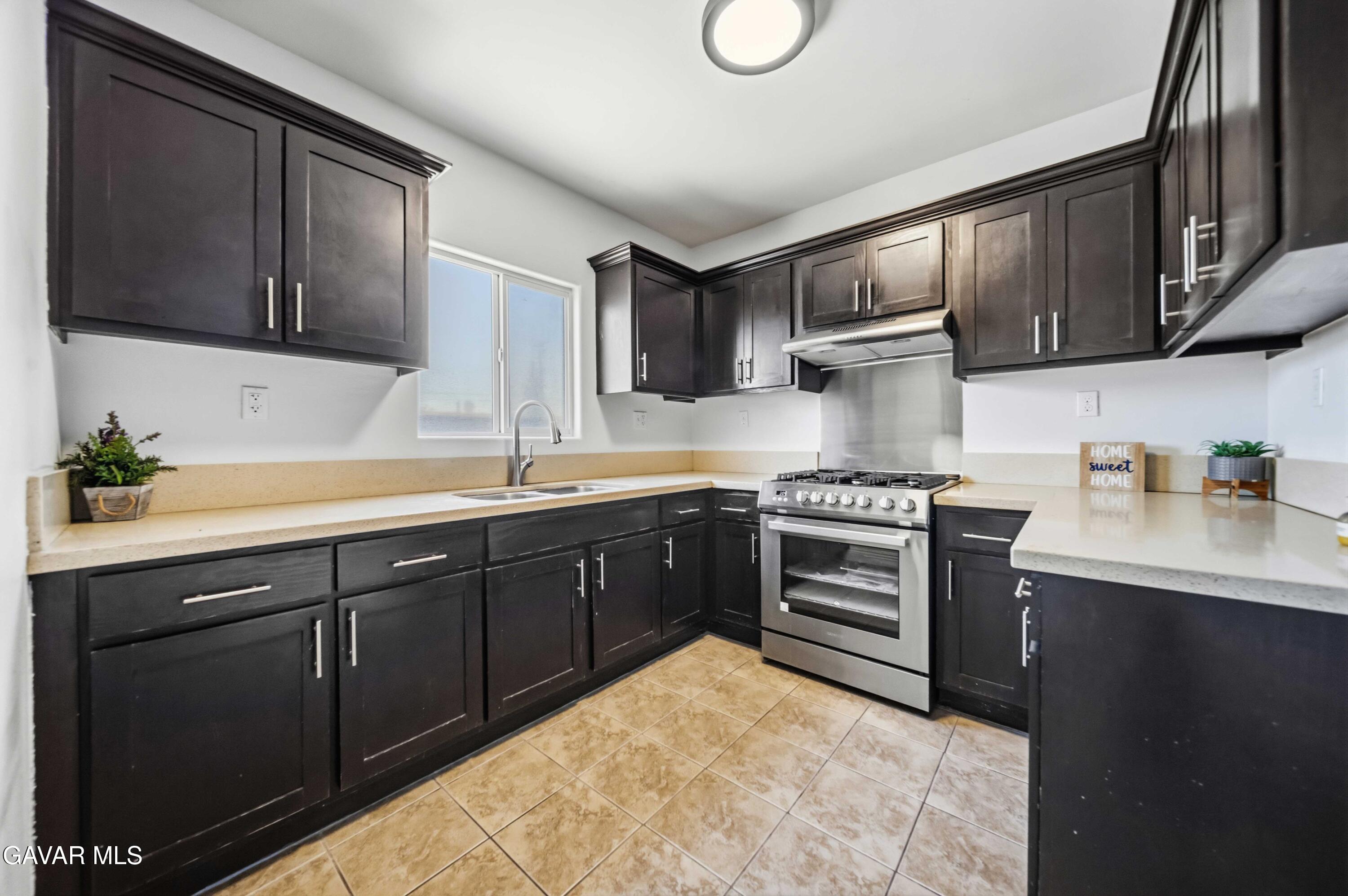 1319 E 75th Street Property Photo 5