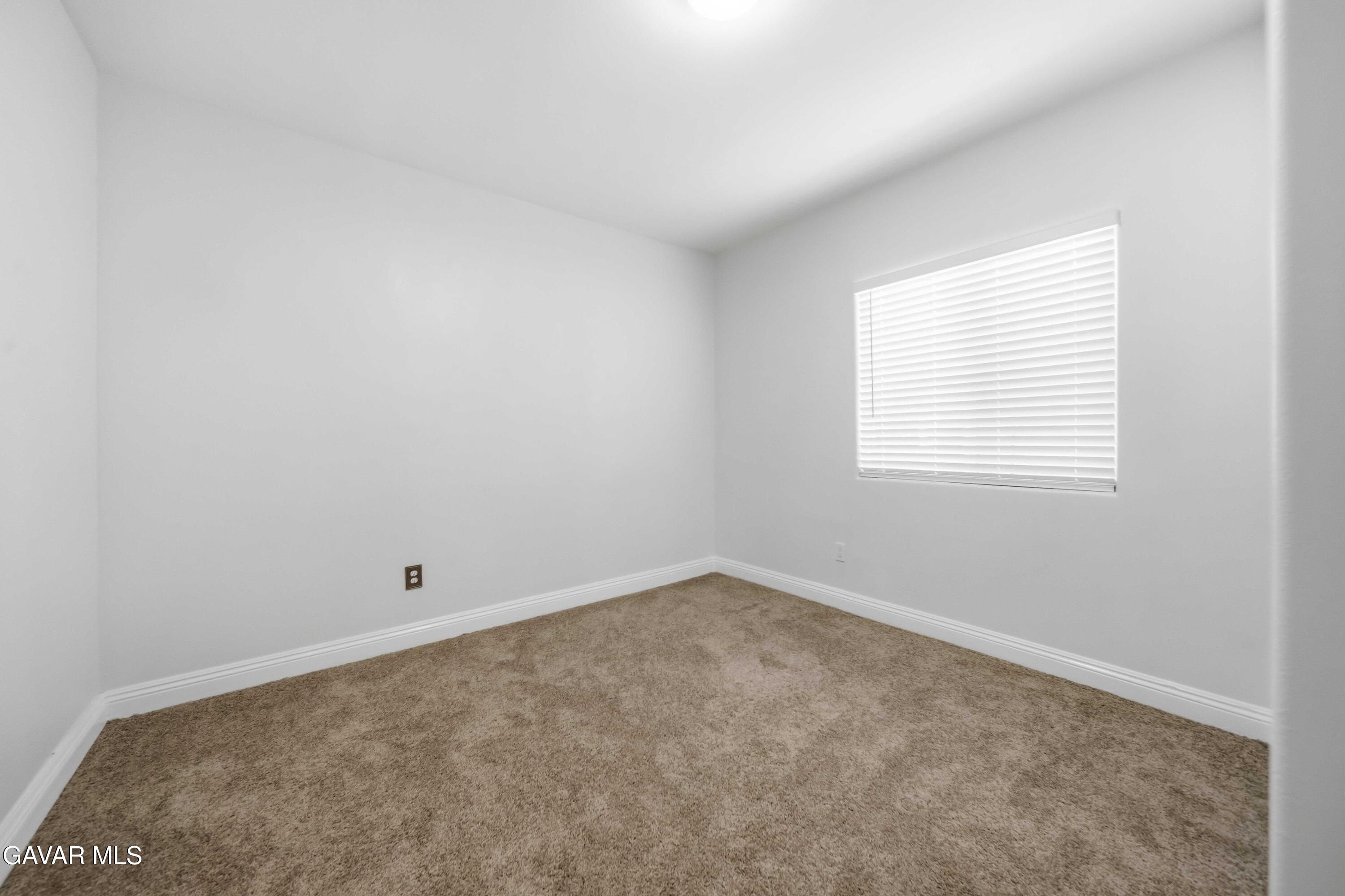 1319 E 75th Street Property Photo 7