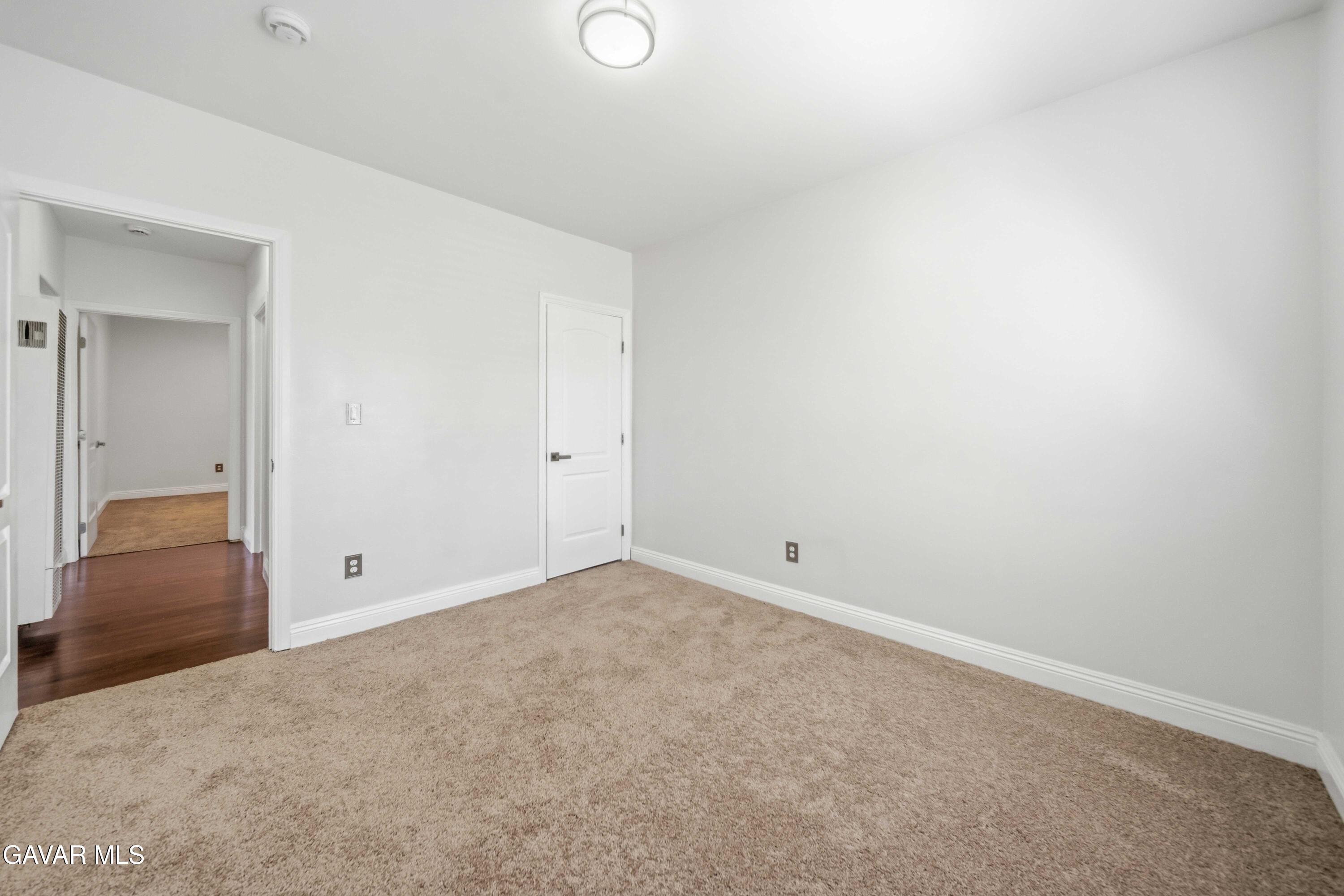 1319 E 75th Street Property Photo 9