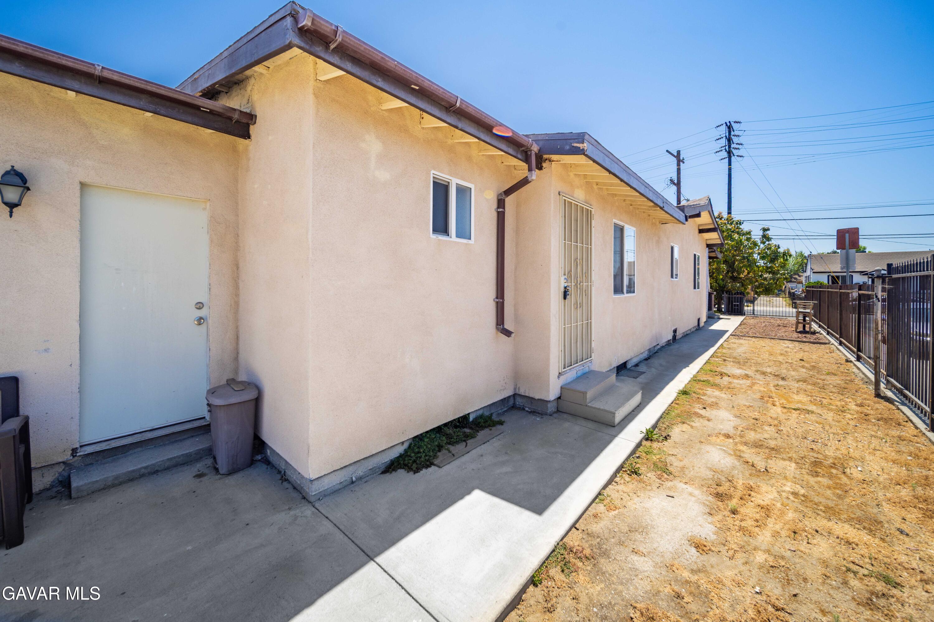1319 E 75th Street Property Photo 11