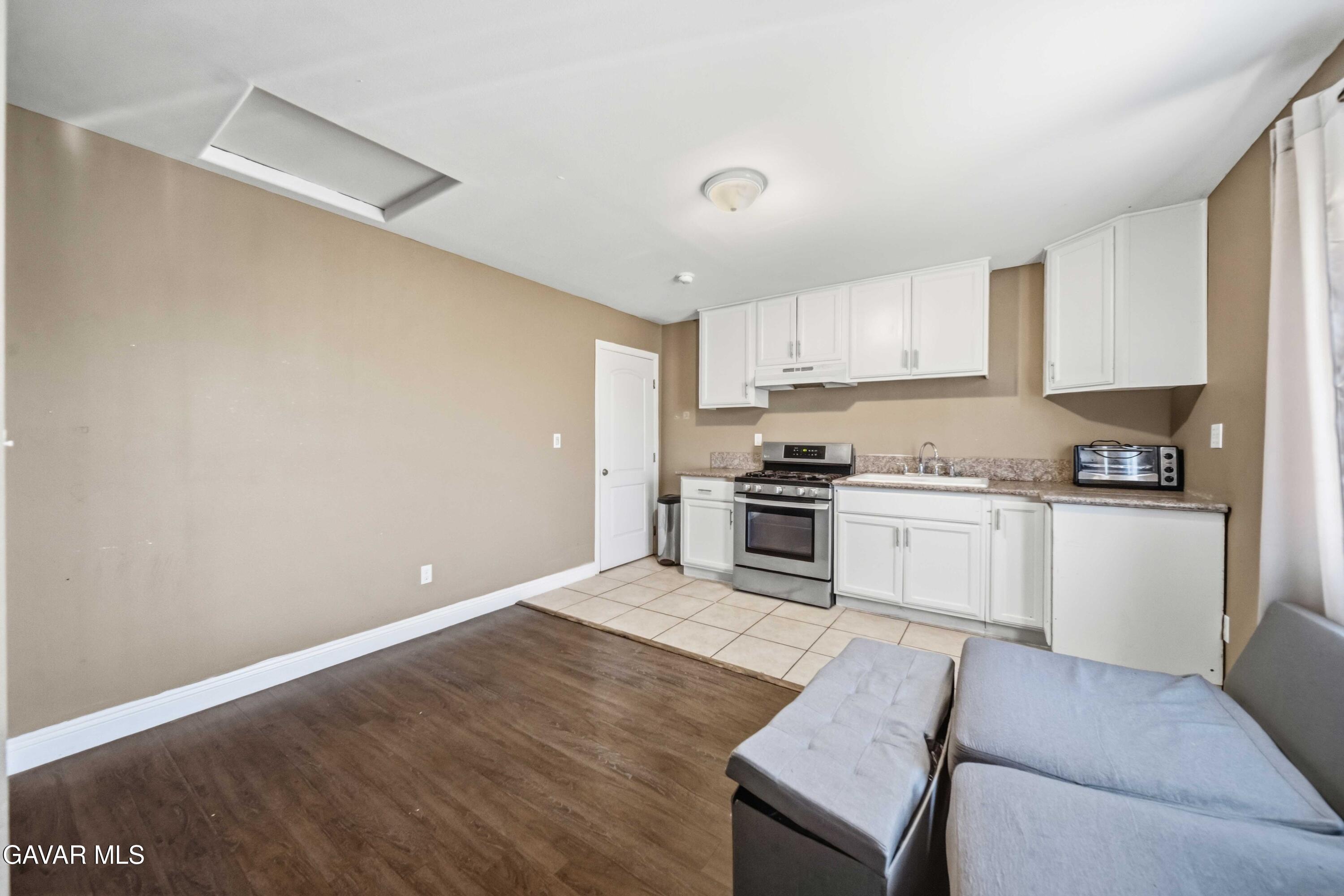 1319 E 75th Street Property Photo 12