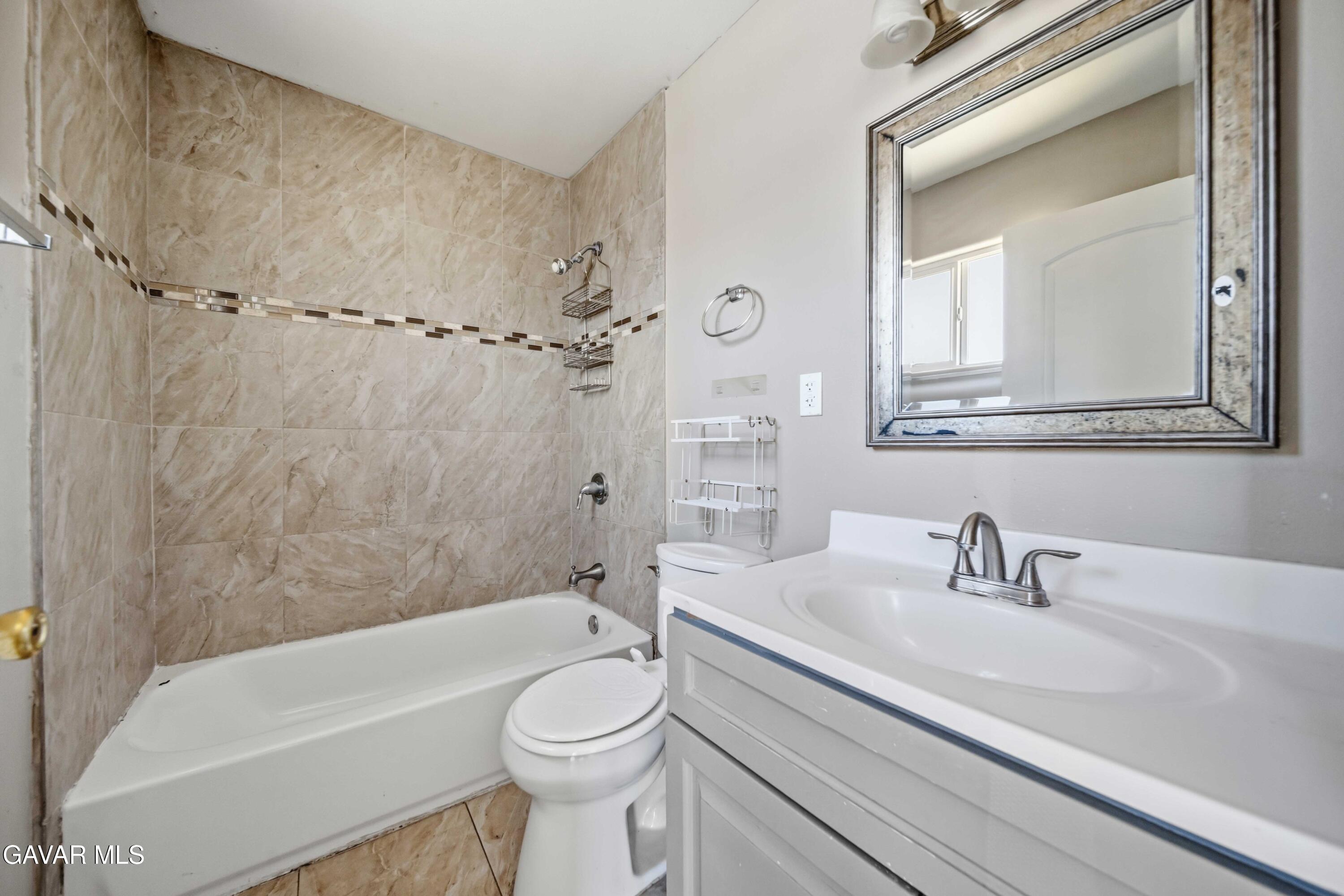 1319 E 75th Street Property Photo 13