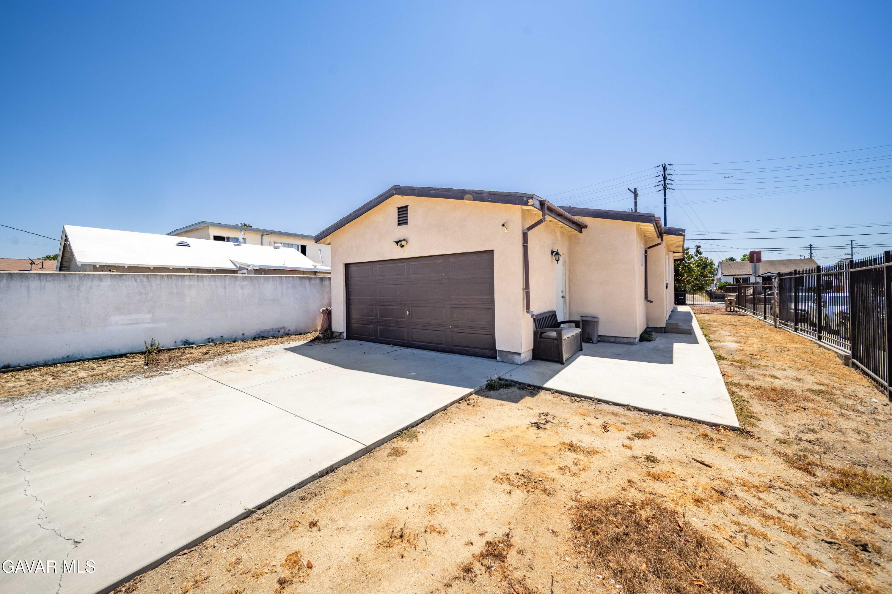 1319 E 75th Street Property Photo 15
