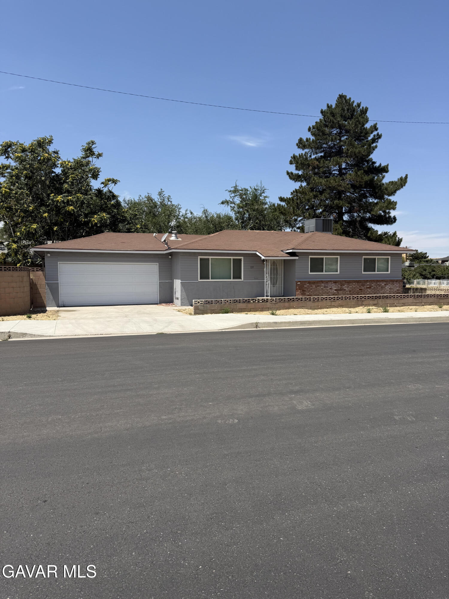 121 N Davis Street Property Photo 1