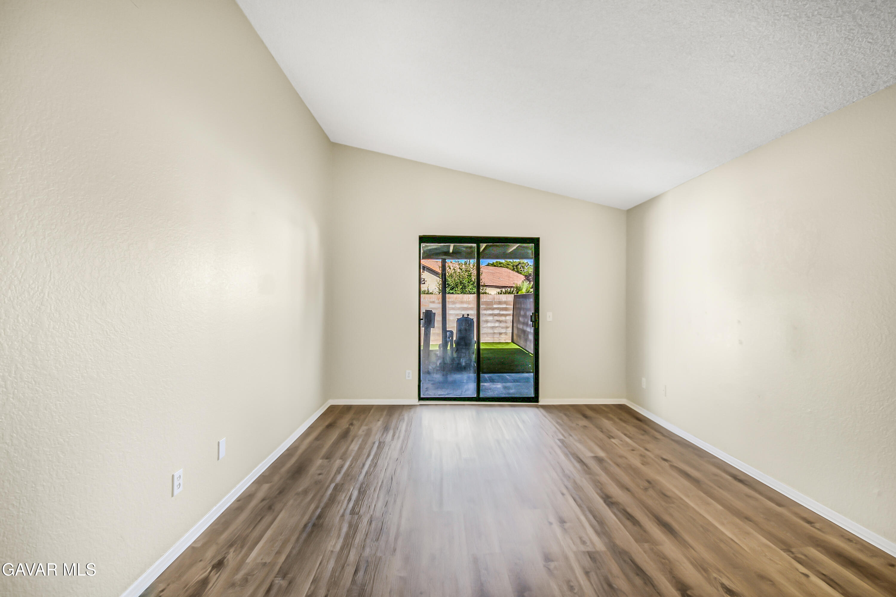 37456 Lilacview Avenue Property Photo 25