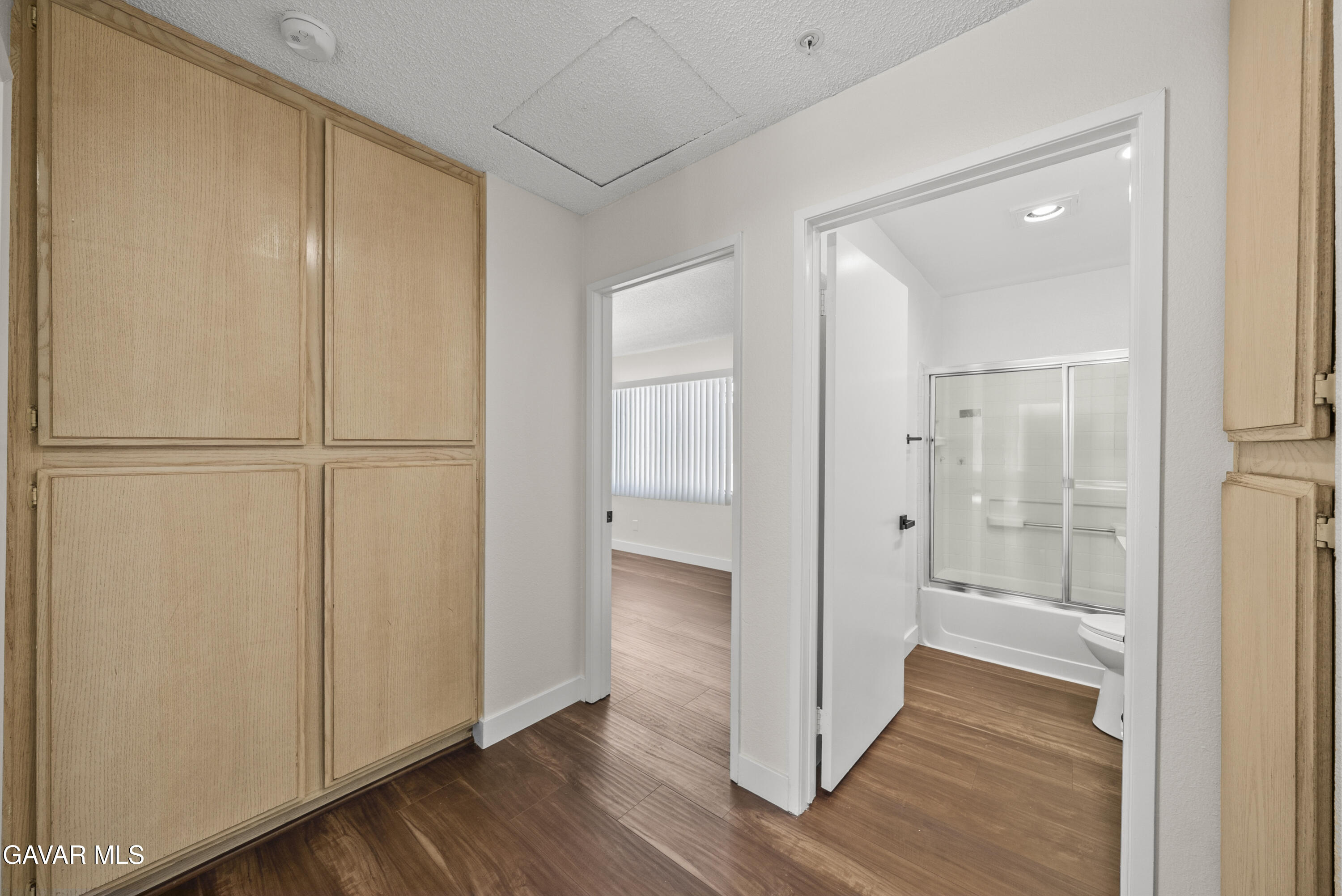 8800 Burnet Avenue, Unit 7 Property Photo 18