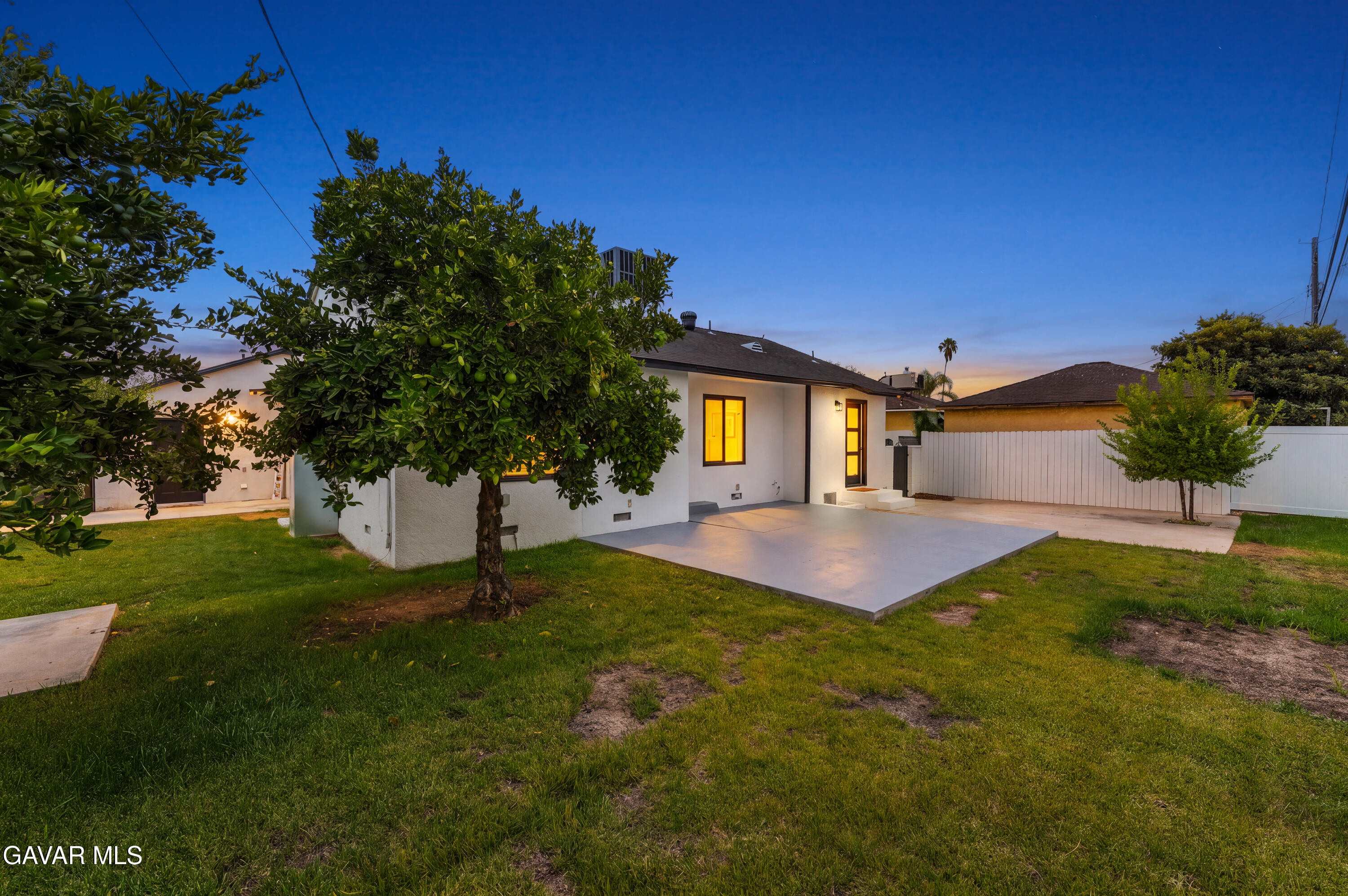 9753 Mercedes Avenue Property Photo 2