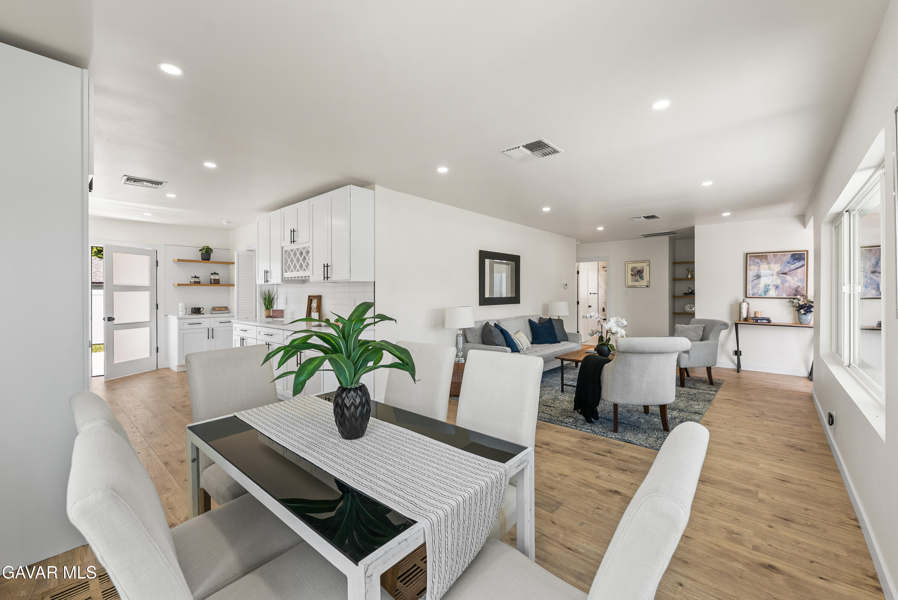 9753 Mercedes Avenue Property Photo 14