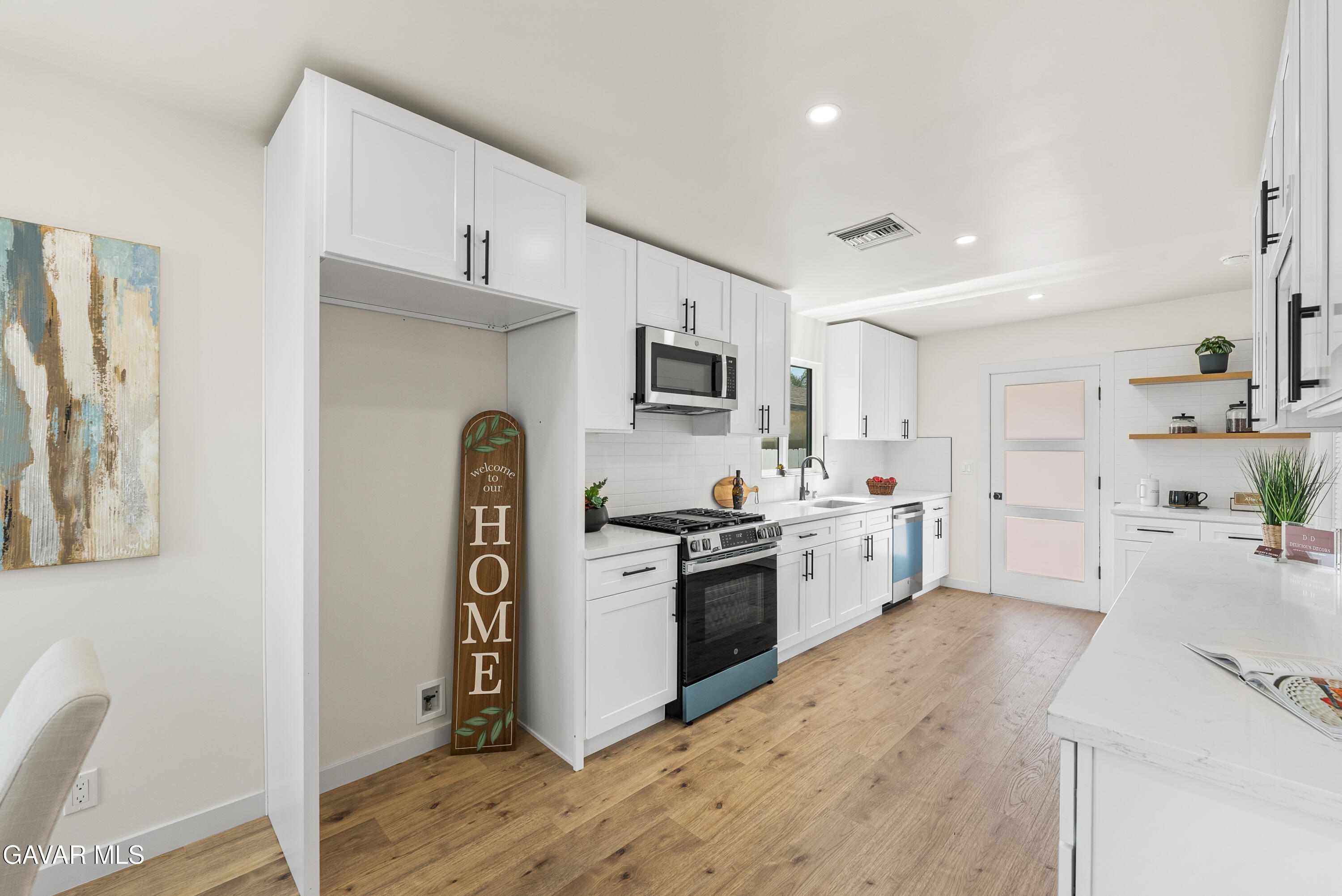 9753 Mercedes Avenue Property Photo 15