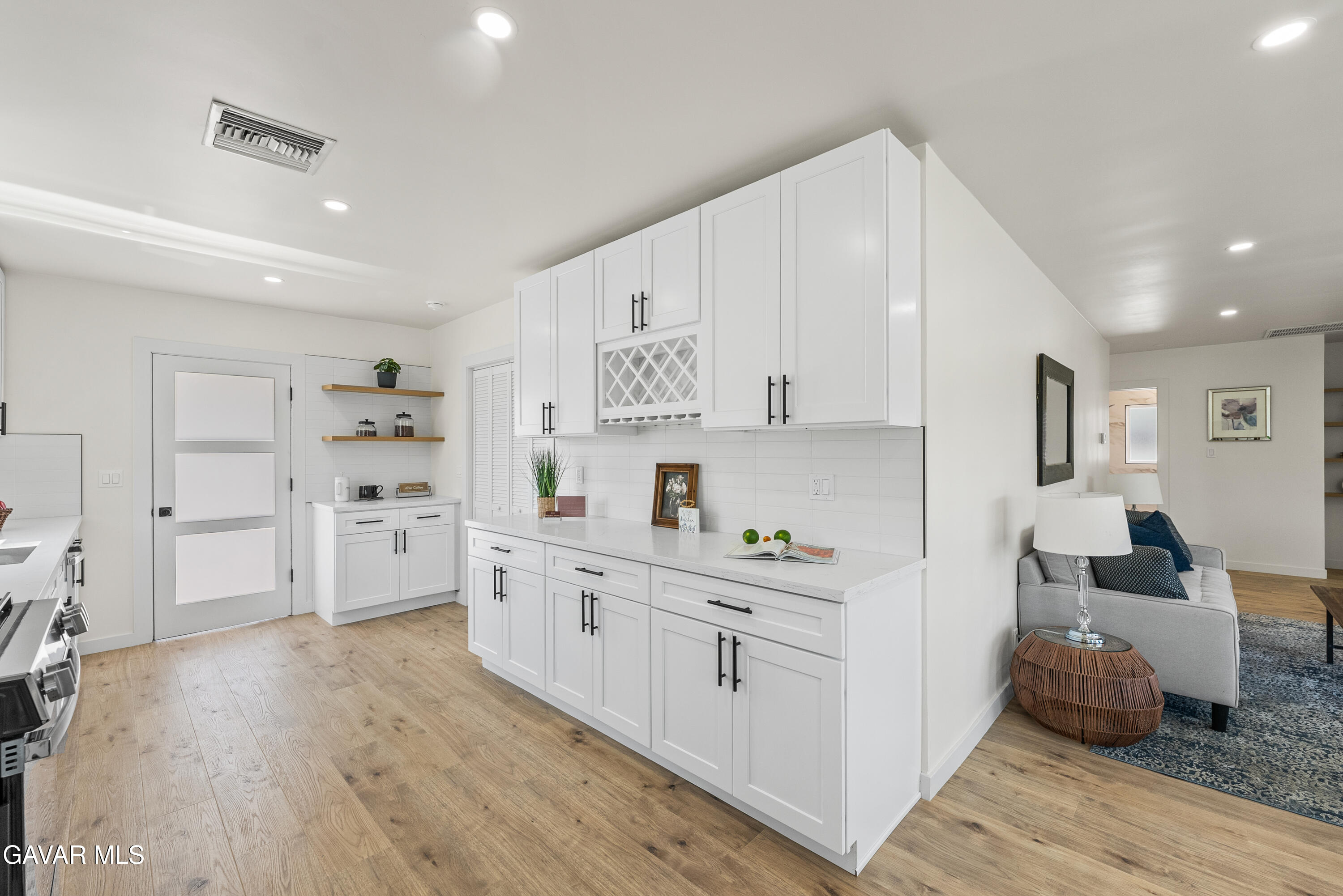 9753 Mercedes Avenue Property Photo 17