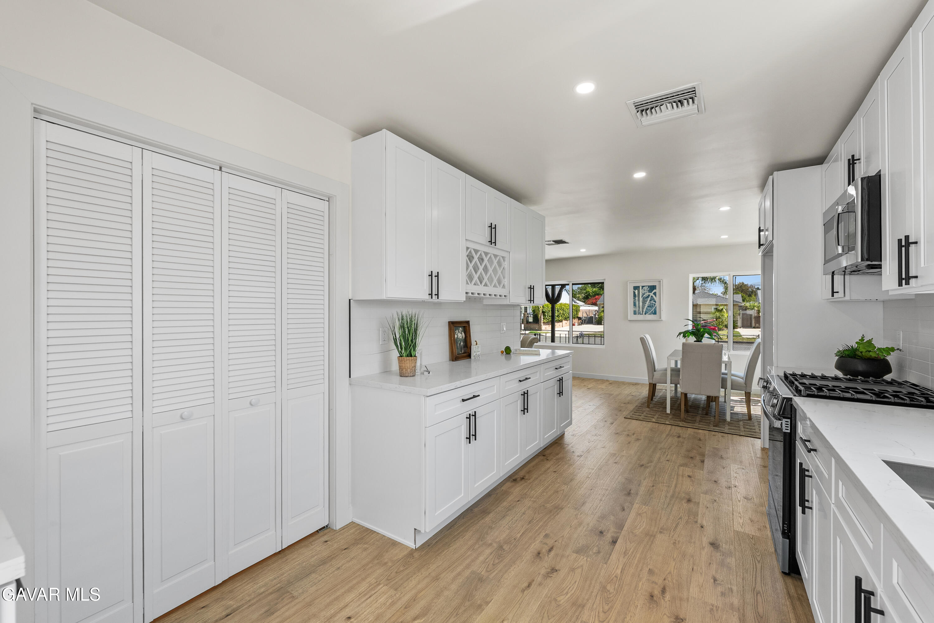 9753 Mercedes Avenue Property Photo 19