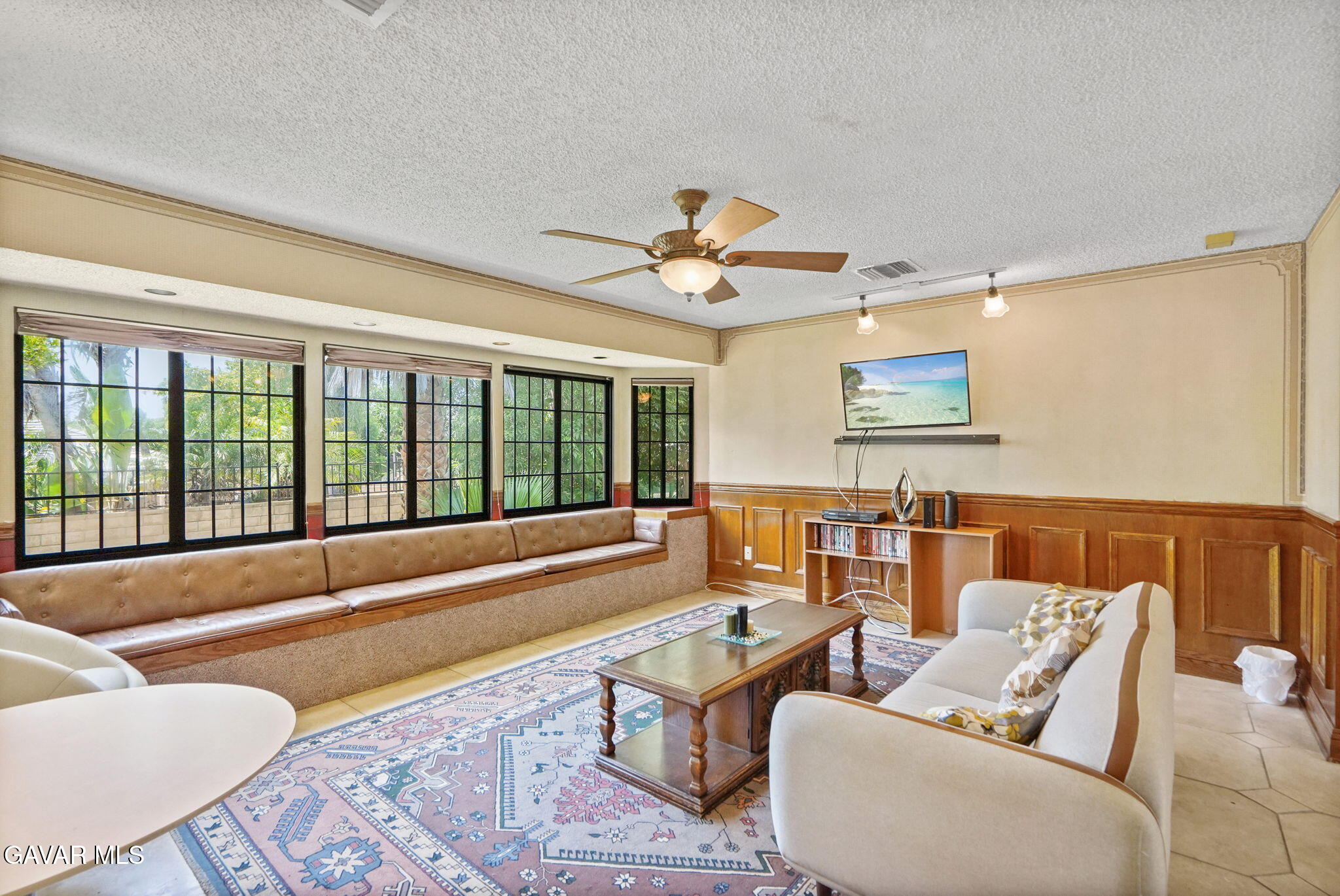 10307 Donna Avenue Property Photo 5